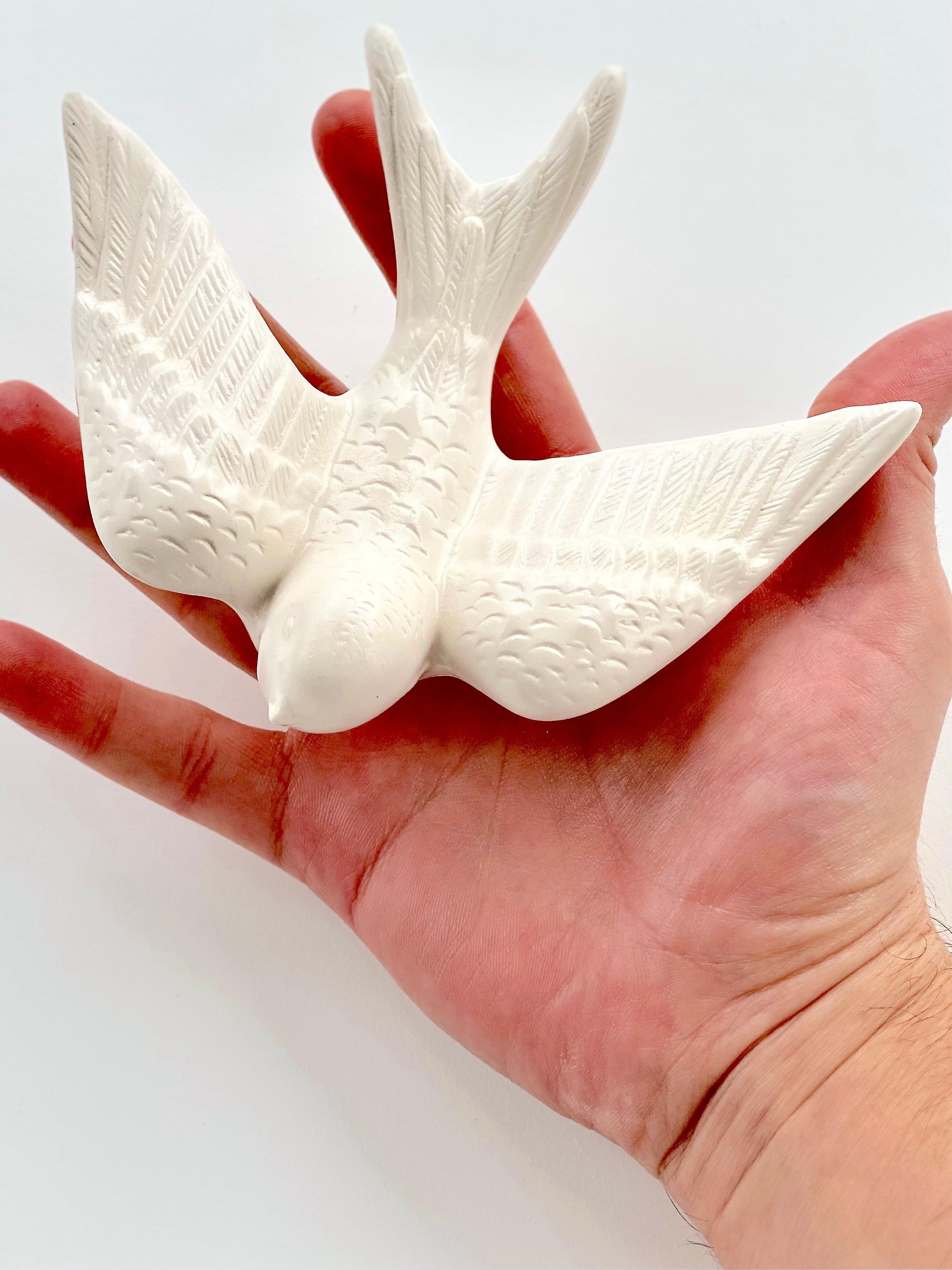 Contemporary Glossy white Stoneware Wall Ornaments, Minimalist Design, SWALLOWS In New Condition For Sale In Köln, DE