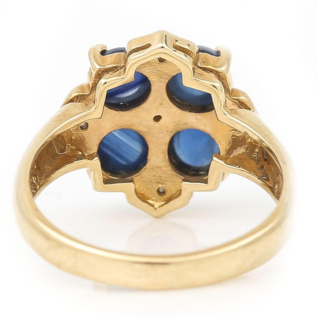 Contemporary Gold und Cabochon Sapphire and Diamond Cluster Ring, CIRCA 2006 im Angebot 4
