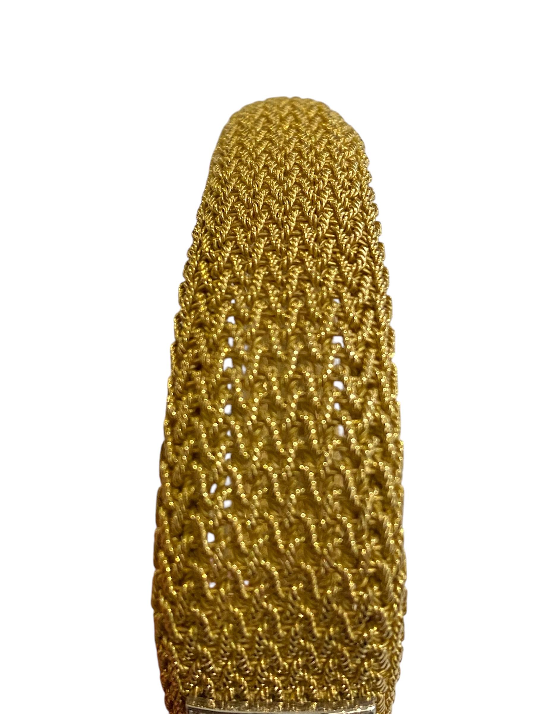 Contemporary Goldarmband mit Diamanten und Ceylon-Saphiren im Angebot 1