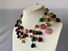 Collier contemporain à franges en or, vert, rose et violet