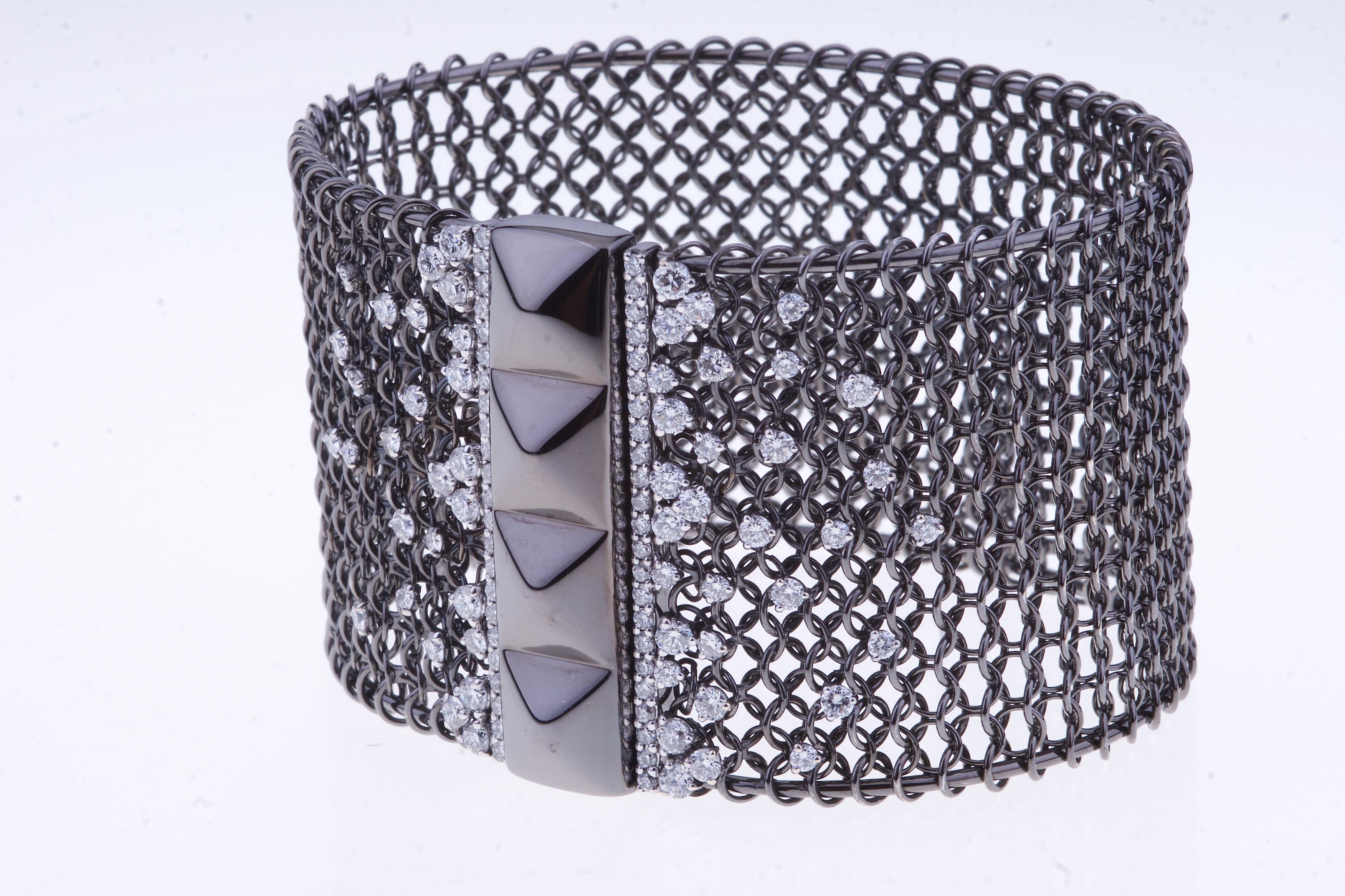 Brilliant Cut Contemporary Gold Mesh Band Bracelet Black with Ruthenium and Diamonds For Sale