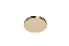 Stilvolles Tablett mit Contemporary Gold-Akzenten