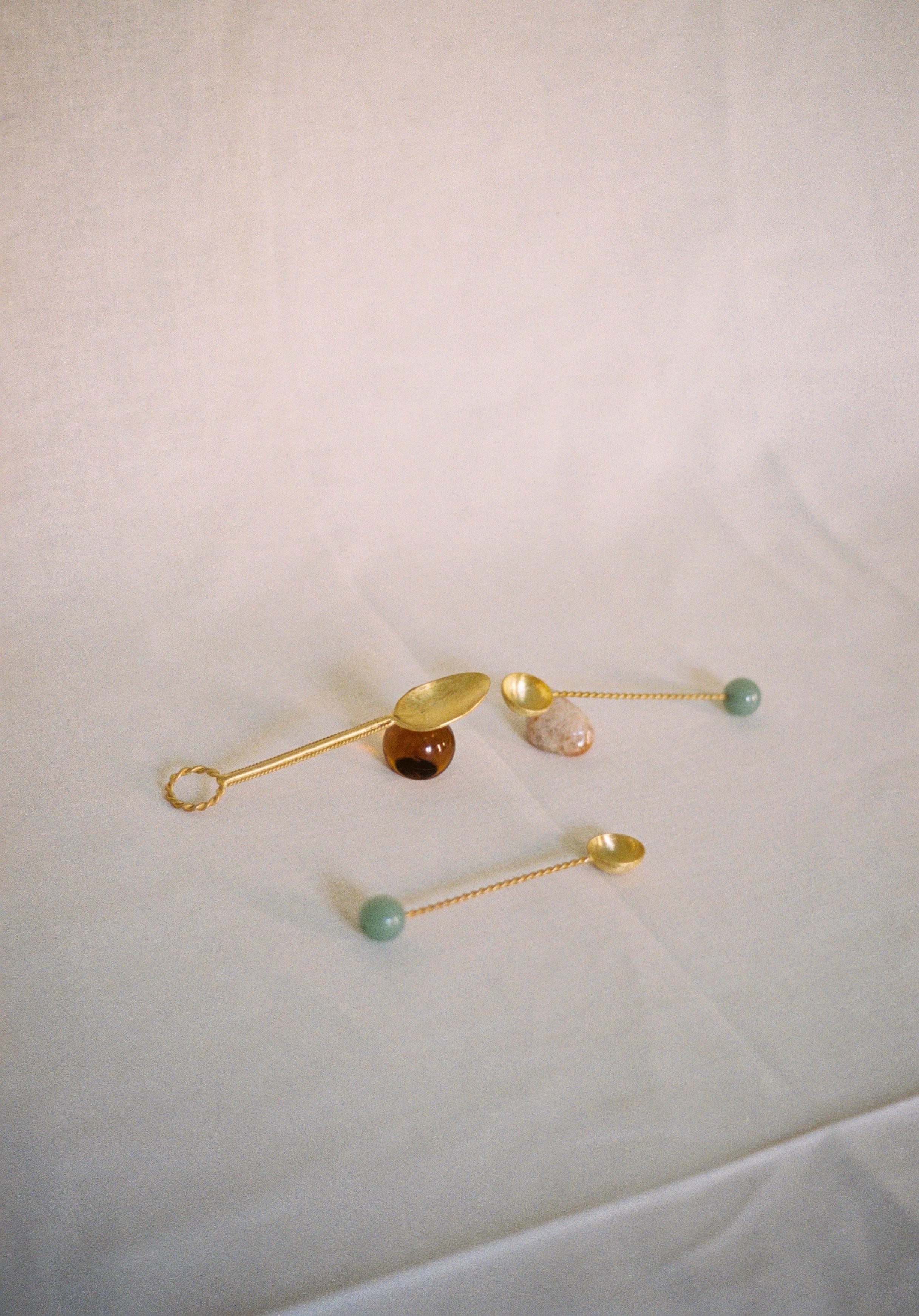 Moderne Contemporary Gold Plated Spoon Green Quartz Stone Handcrafted Natalia Criado en vente