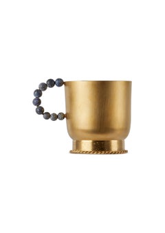 Zeitgenössische vergoldete Teetasse Lapis Lazuli Stone in Italien von Natalia Criado