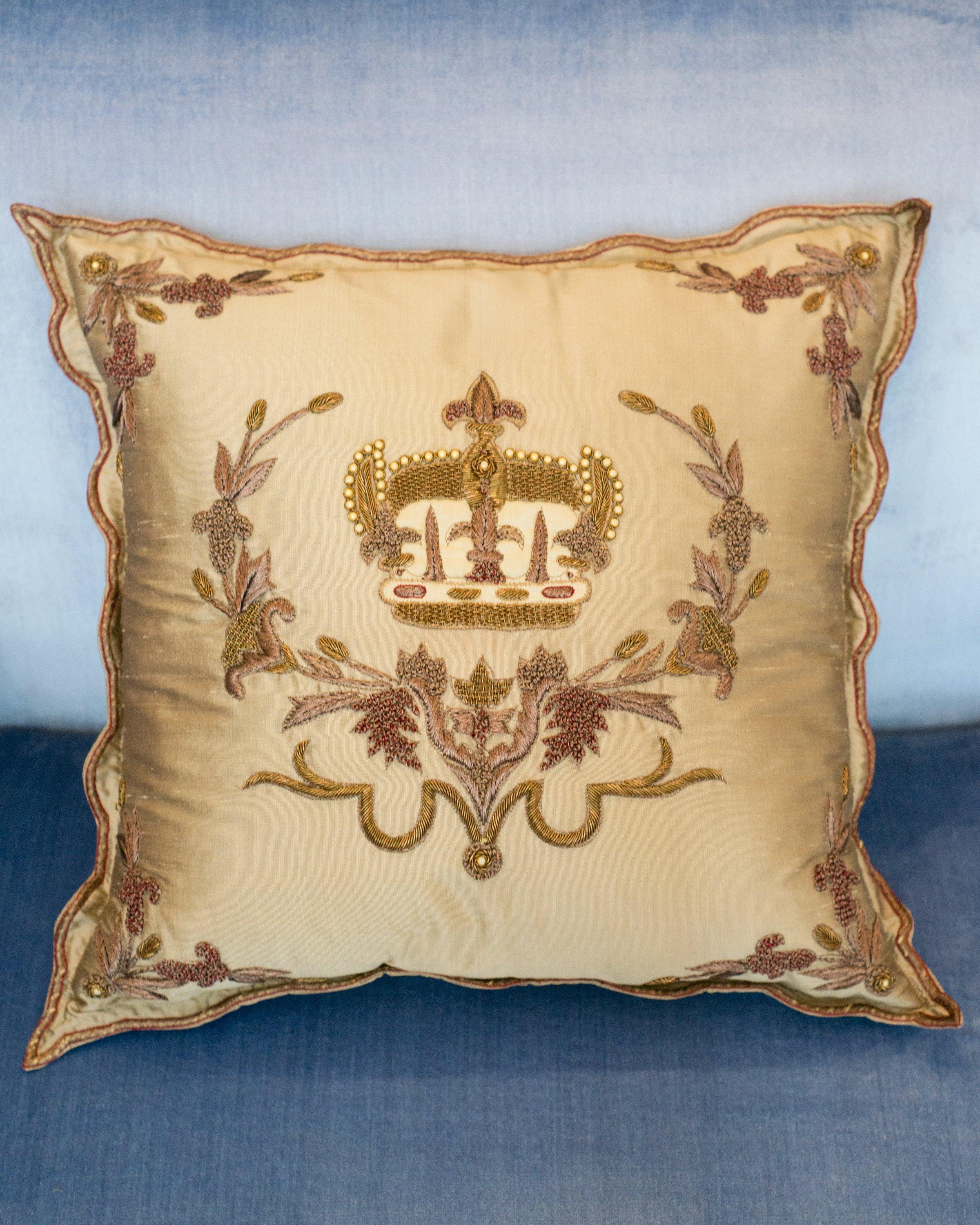Gold silk throw clearance pillows