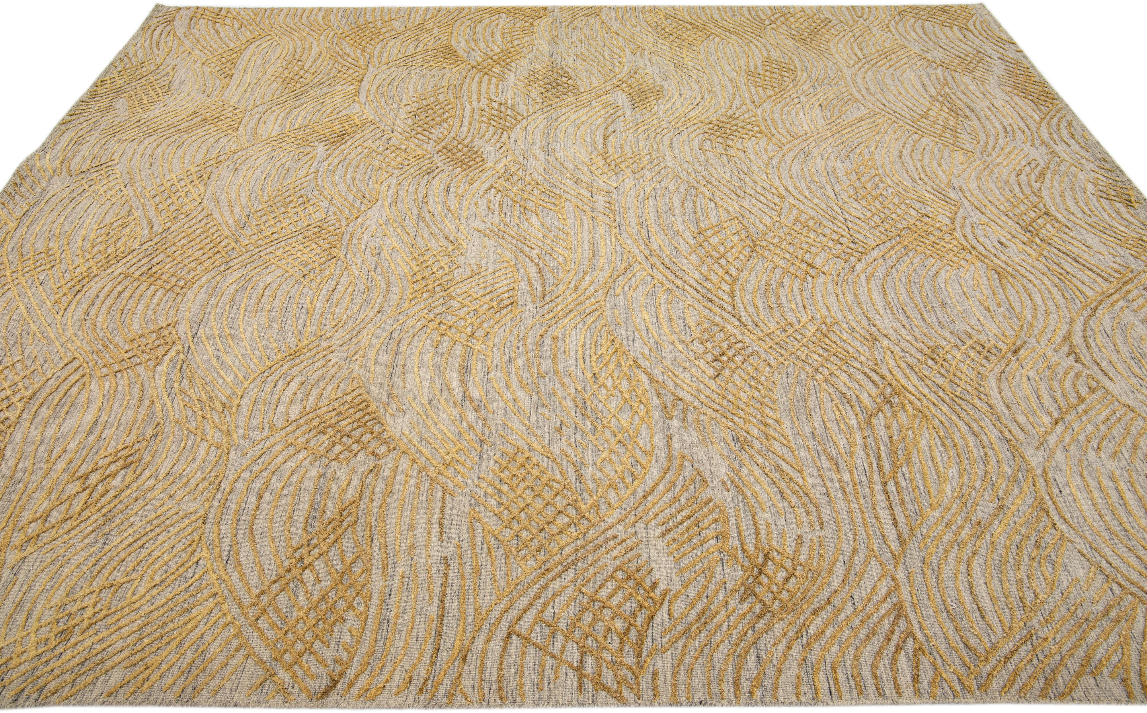 Tapis contemporain à texture dorée en laine et viscose fait à la main Neuf - En vente à Norwalk, CT