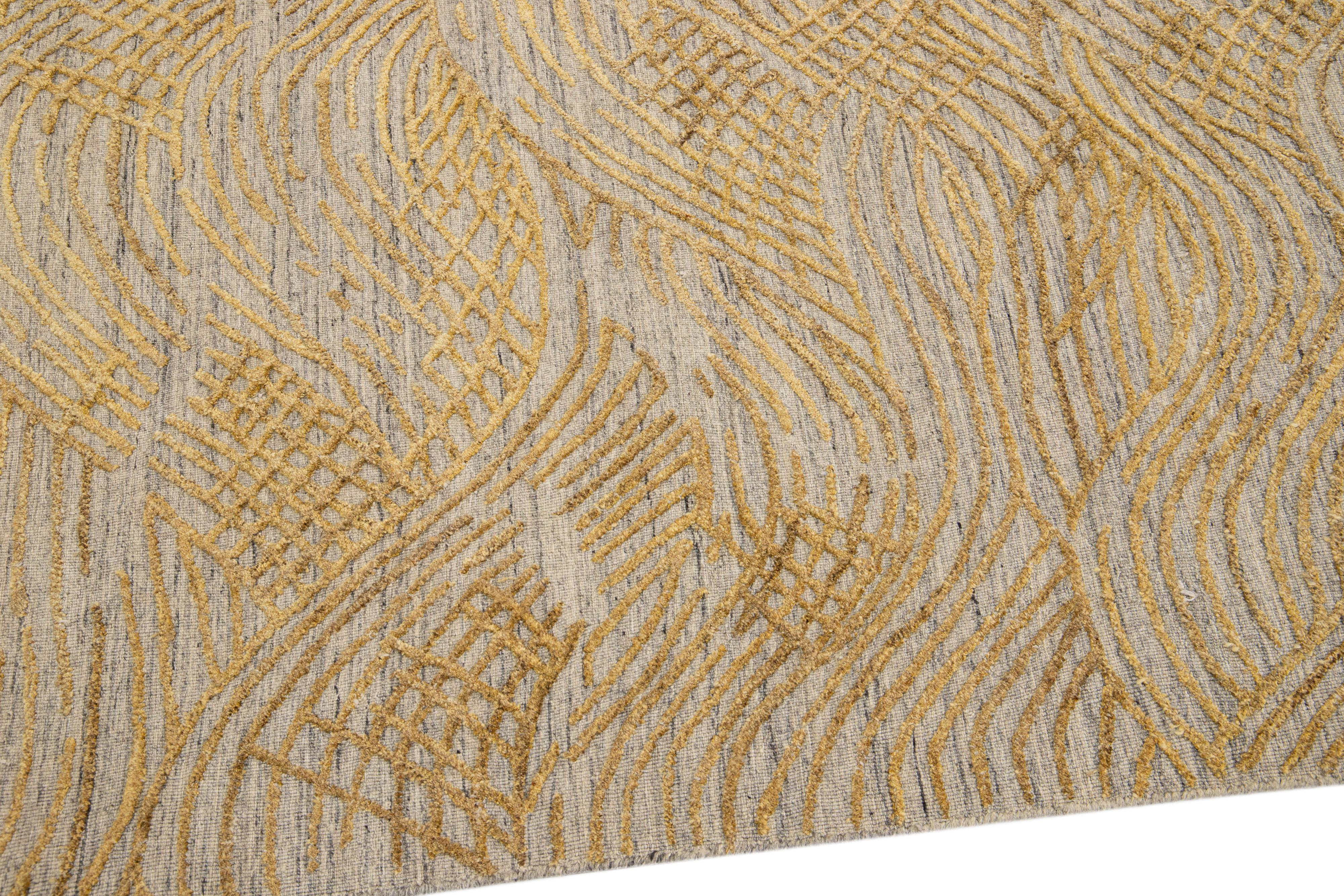 Contemporary Gold Texture Handmade Wool & Viscose Rug For Sale 1