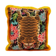 Paire d'oreillers contemporains en coton et soie à franges dorées et brunes avec tigre