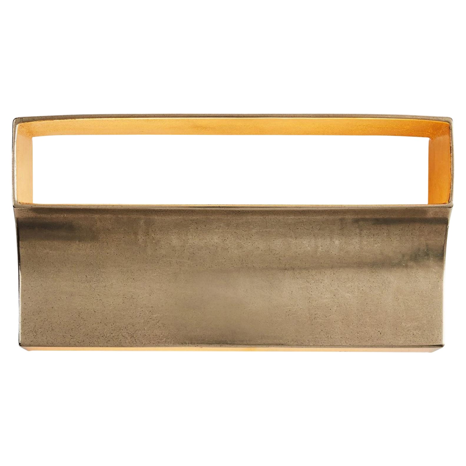 Lámpara de pared contemporánea Scoop de latón dorado de Henry Wilson en venta