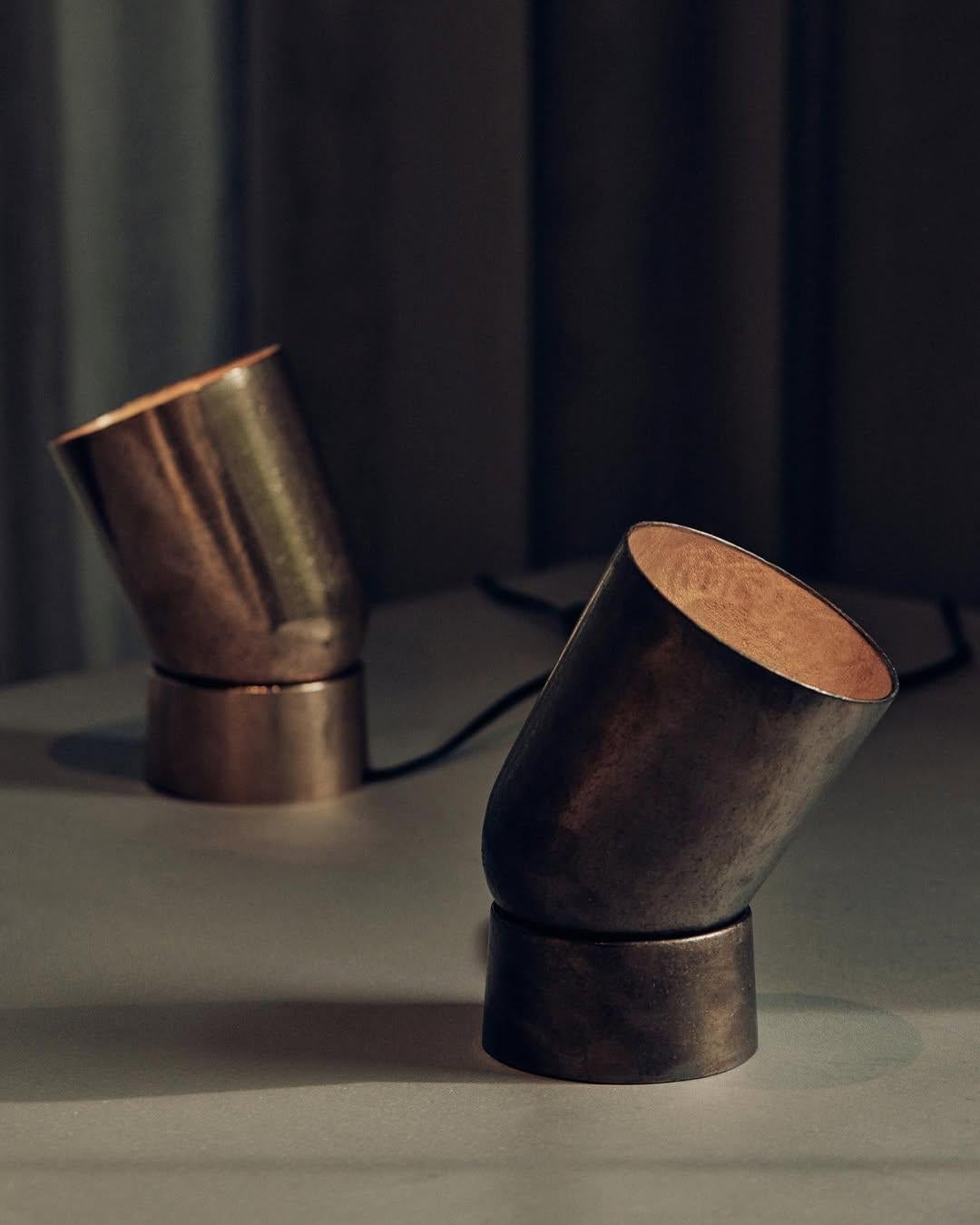XXIe siècle et contemporain Lampe de table Contemporary Golden Bronze Spot by Henry Wilson en vente