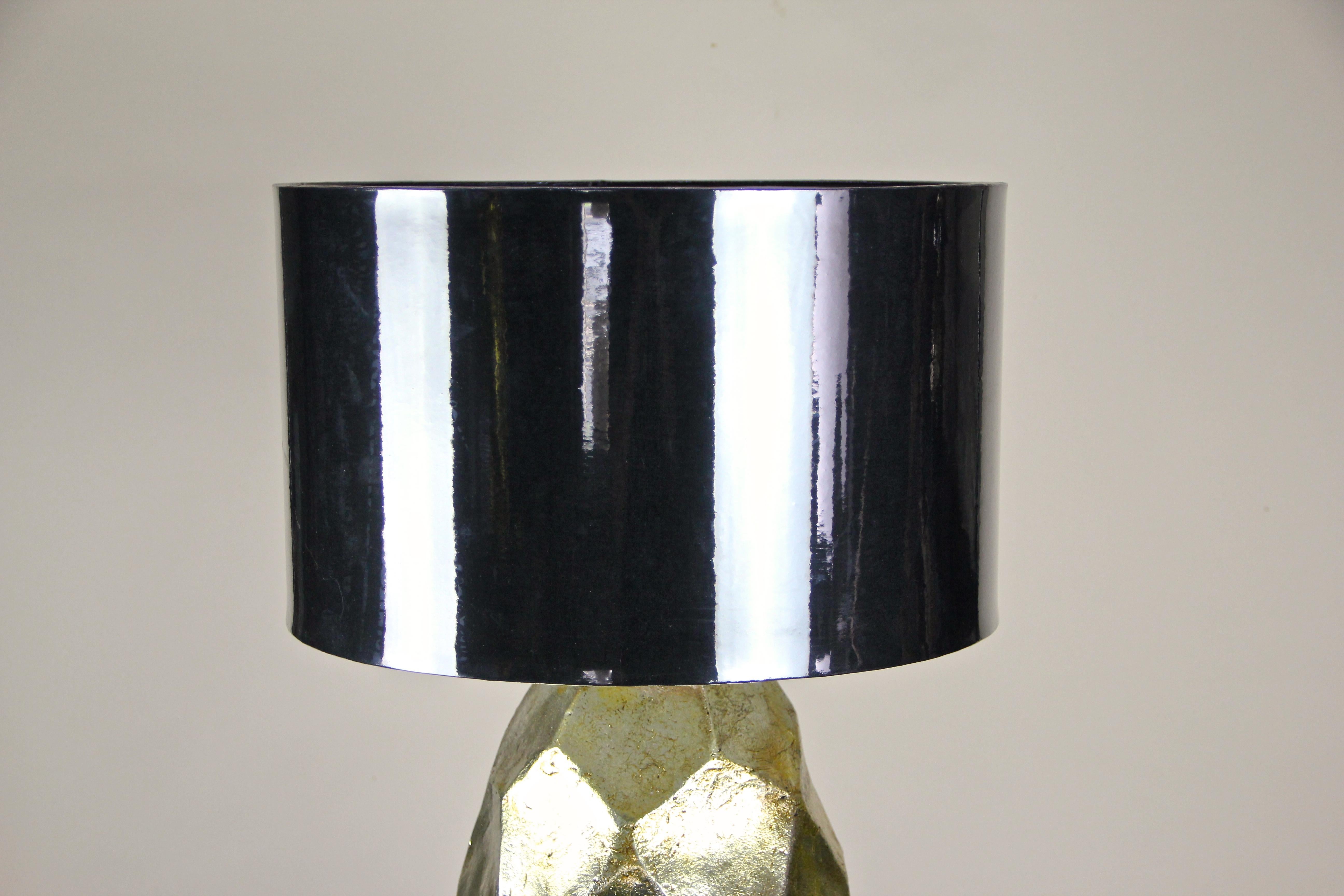 Contemporary Golden Ceramic Table Lamp Glazed on Black Teak Pedestal In New Condition For Sale In Lichtenberg, AT