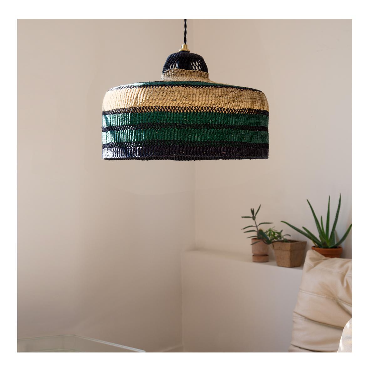 Medium woven pendant lamp high life m : 
Nature in green and black
Colour: Herb (bottle green)

Are you looking for a medium size lamp to jazz up a room? Your room will be brimming with light when you illume this black, green and natural pendant