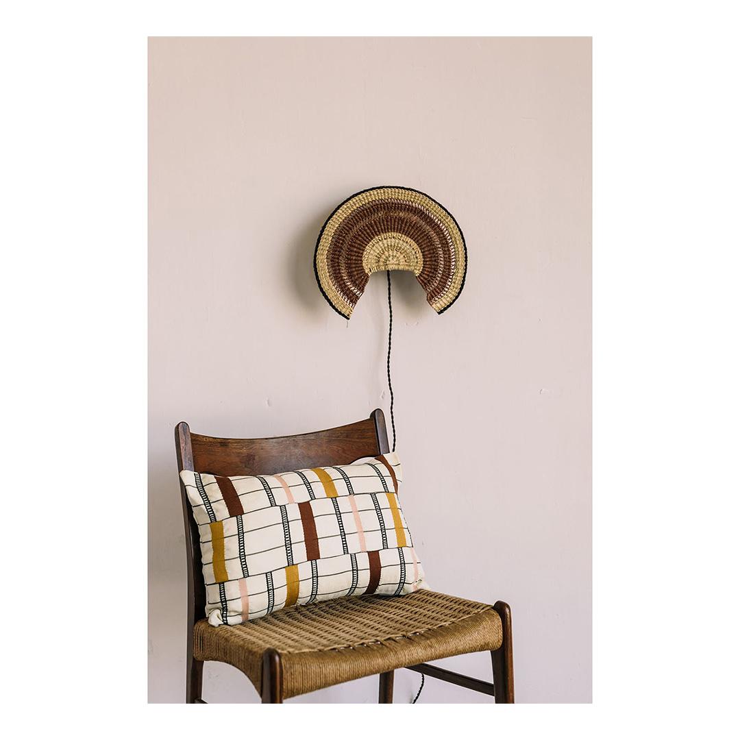 Wall lamp Admirador S: 
A little ornamental 
Colour: natural / noisette (earthy brown),

Do you search a little touch of fantasy? This delicate small wall light based on a traditional fan is woven like lace and will embellish your wall whilst