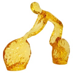 Sculpture contemporaine en lucite jaune miel doré moderne d'un cycliste minimaliste
