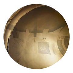 Espejo de pared parabólico cóncavo de metal dorado de estilo contemporáneo