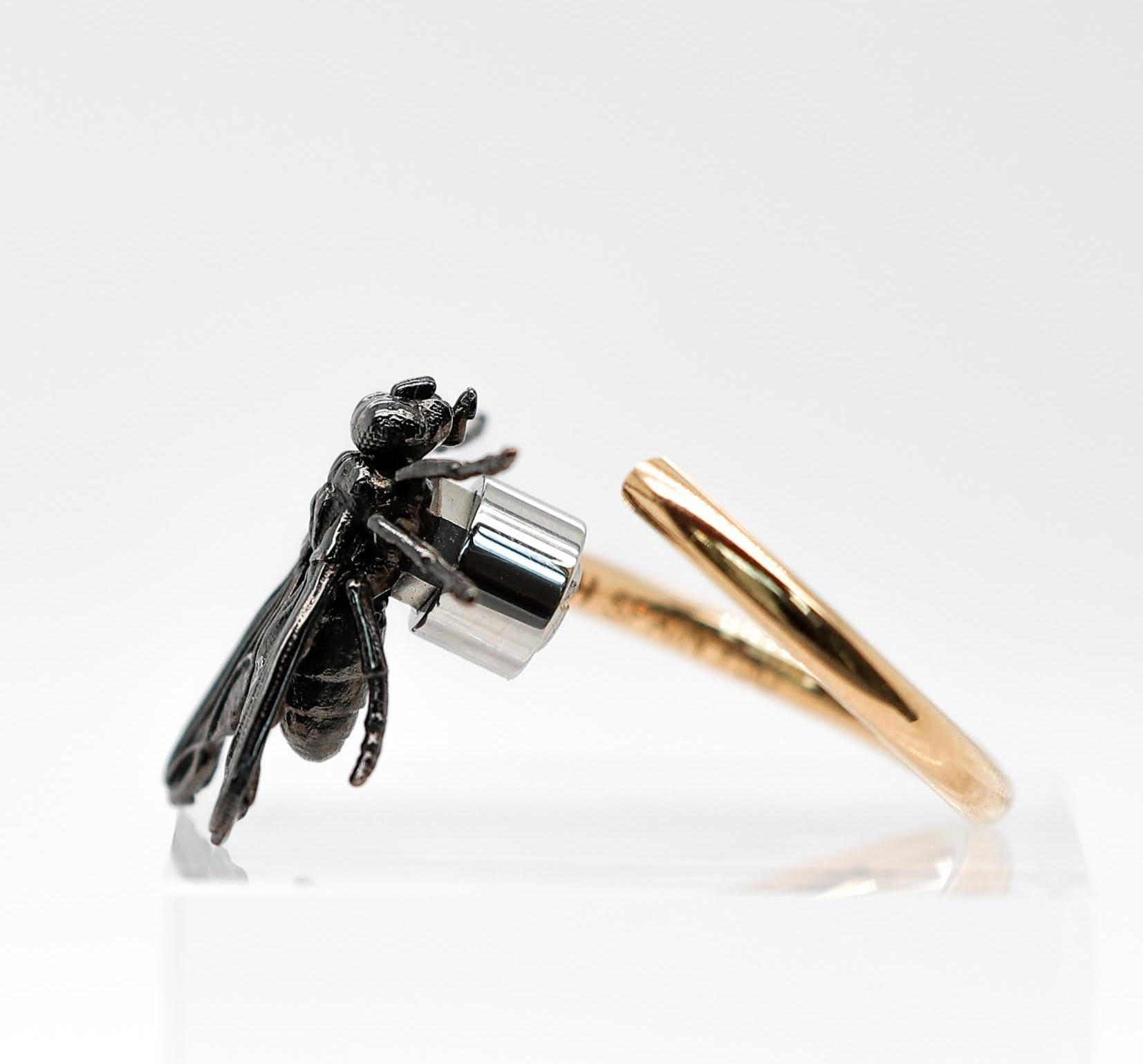 Contemporary Golden Ring with Insect, 18K Yellow and Black Gold In New Condition For Sale In Barcelona, CT