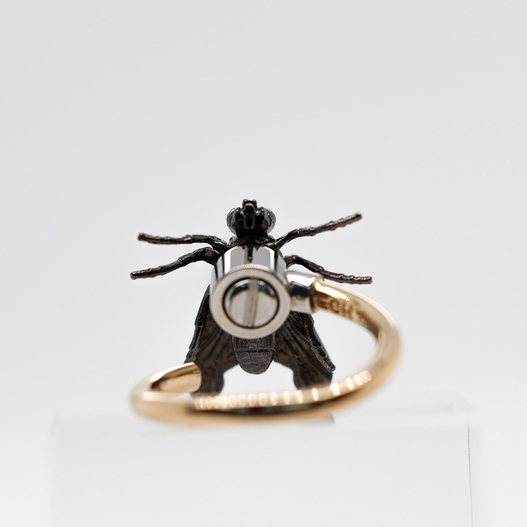 Contemporary Golden Ring with Insect, 18K Yellow and Black Gold For Sale 1