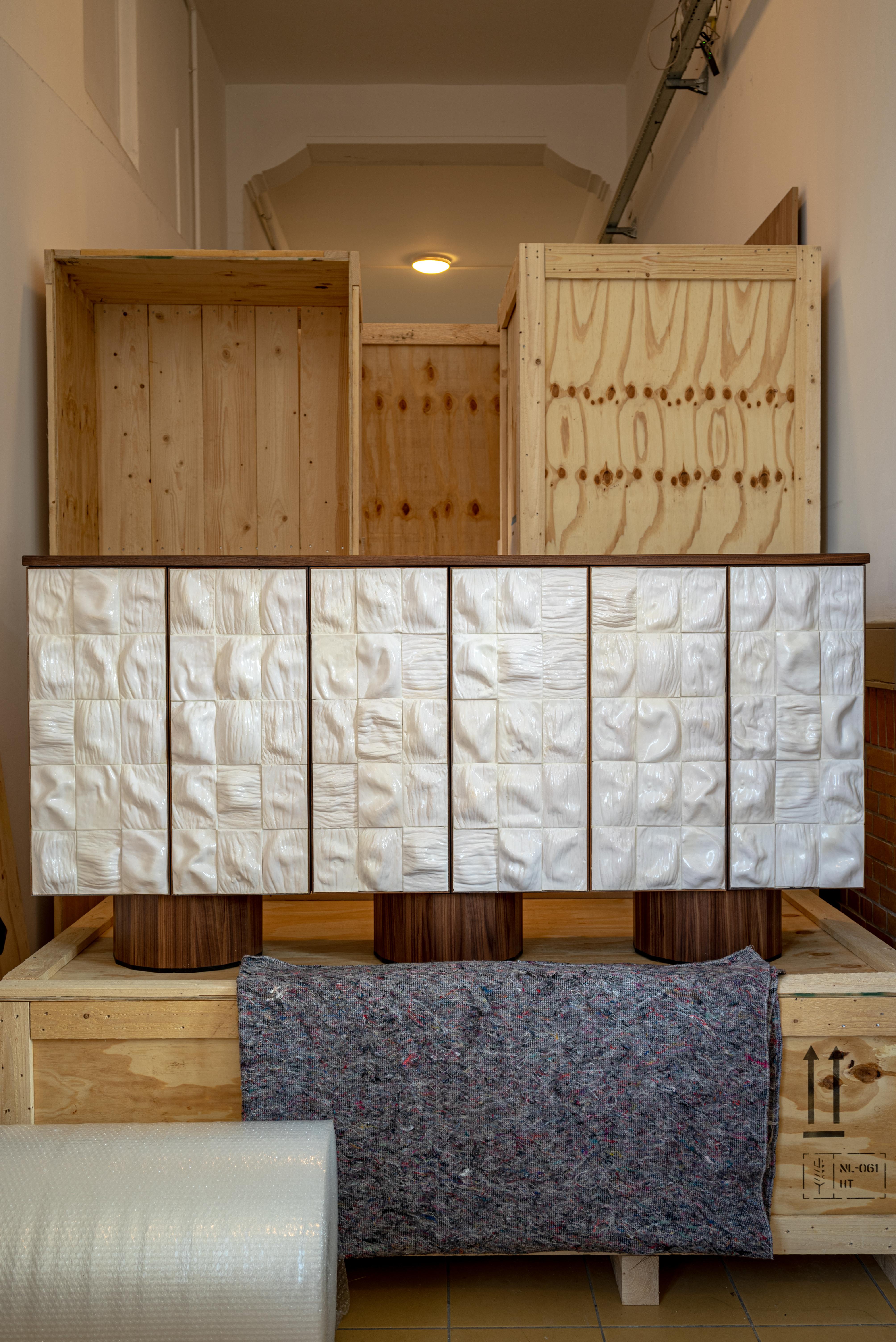 Émaillé Buffet contemporain à carreaux d'or par Rem Atelier, Pays-Bas en vente