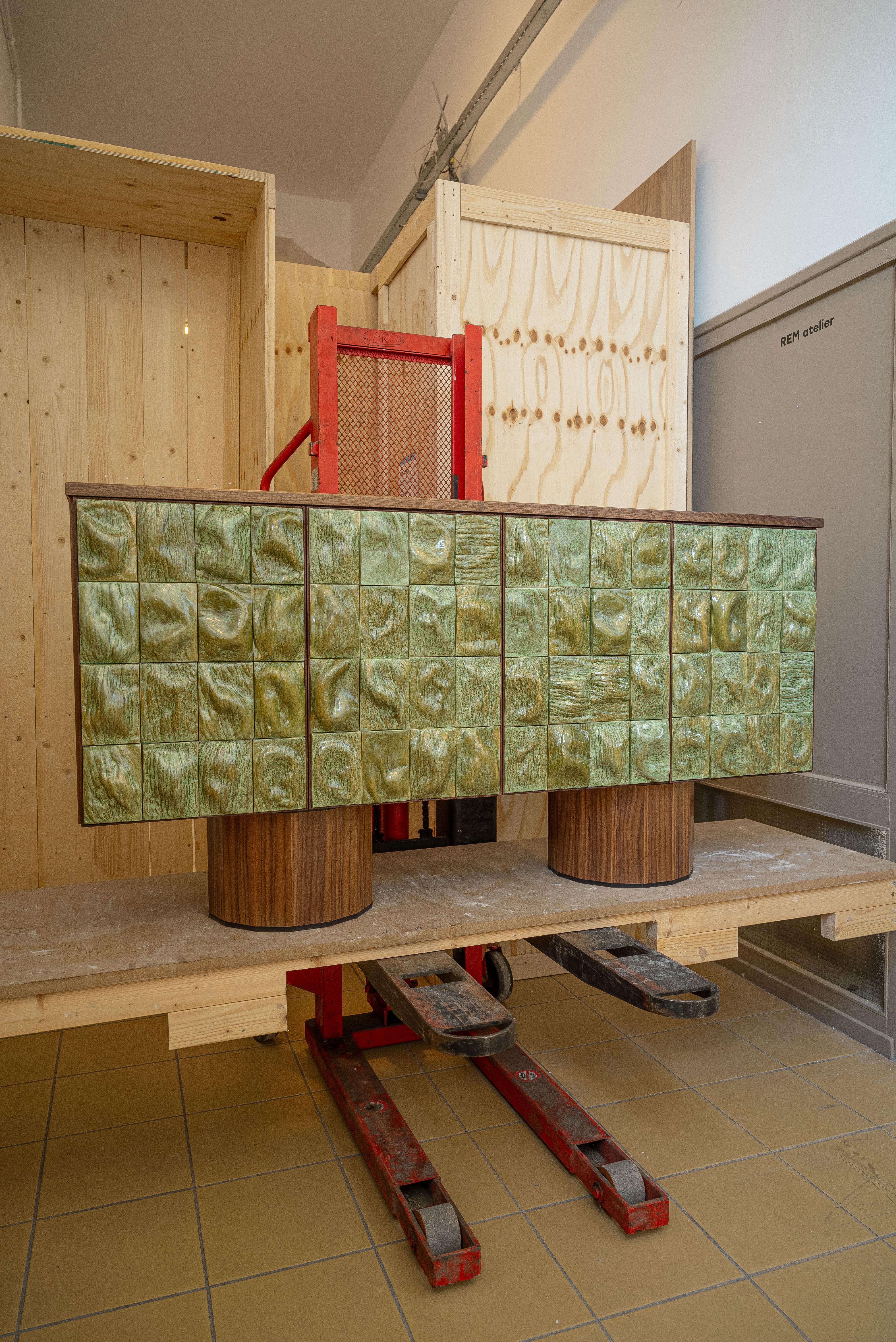XXIe siècle et contemporain Buffet contemporain à carreaux d'or par Rem Atelier, Pays-Bas en vente