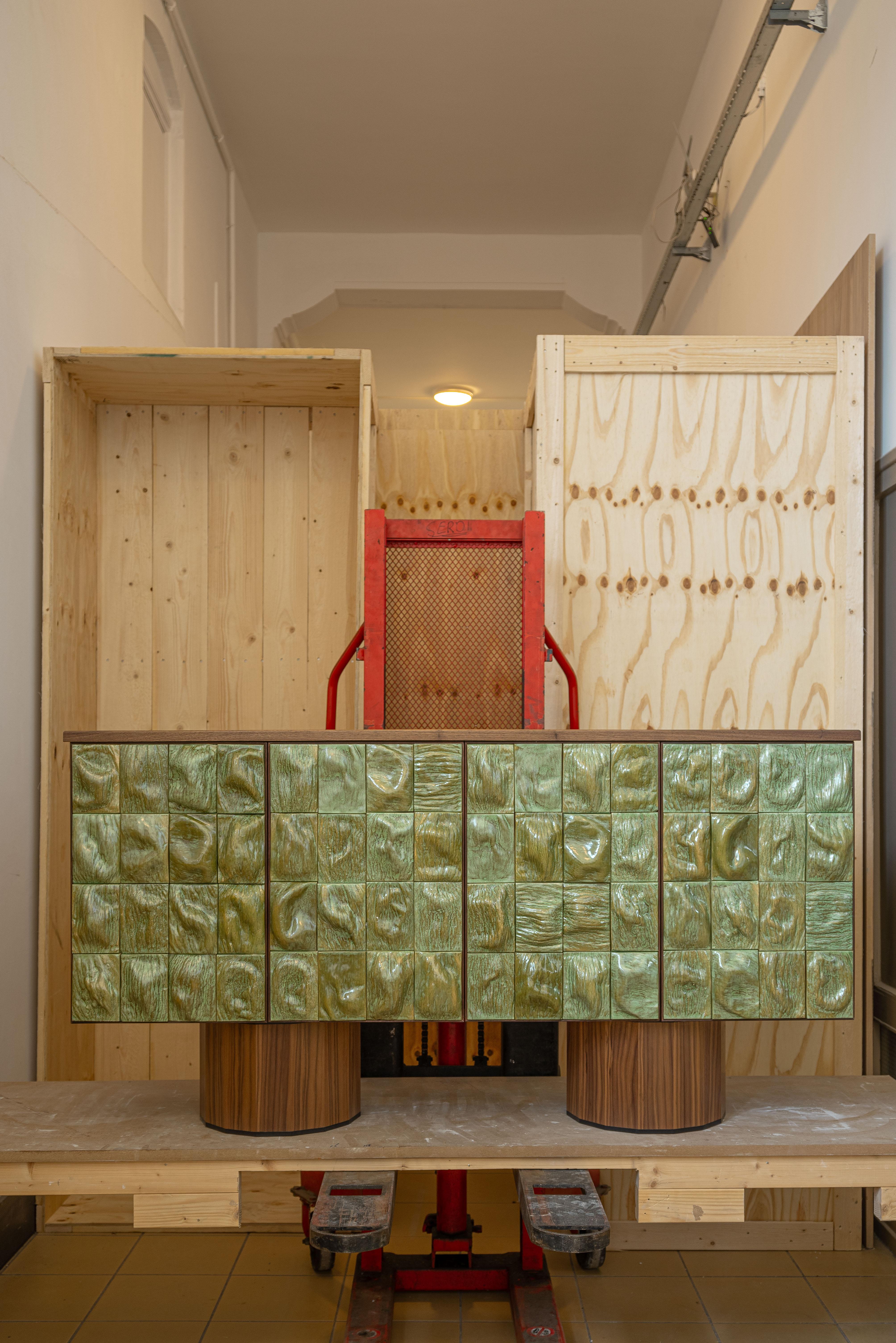 Céramique Buffet contemporain à carreaux d'or par Rem Atelier, Pays-Bas en vente