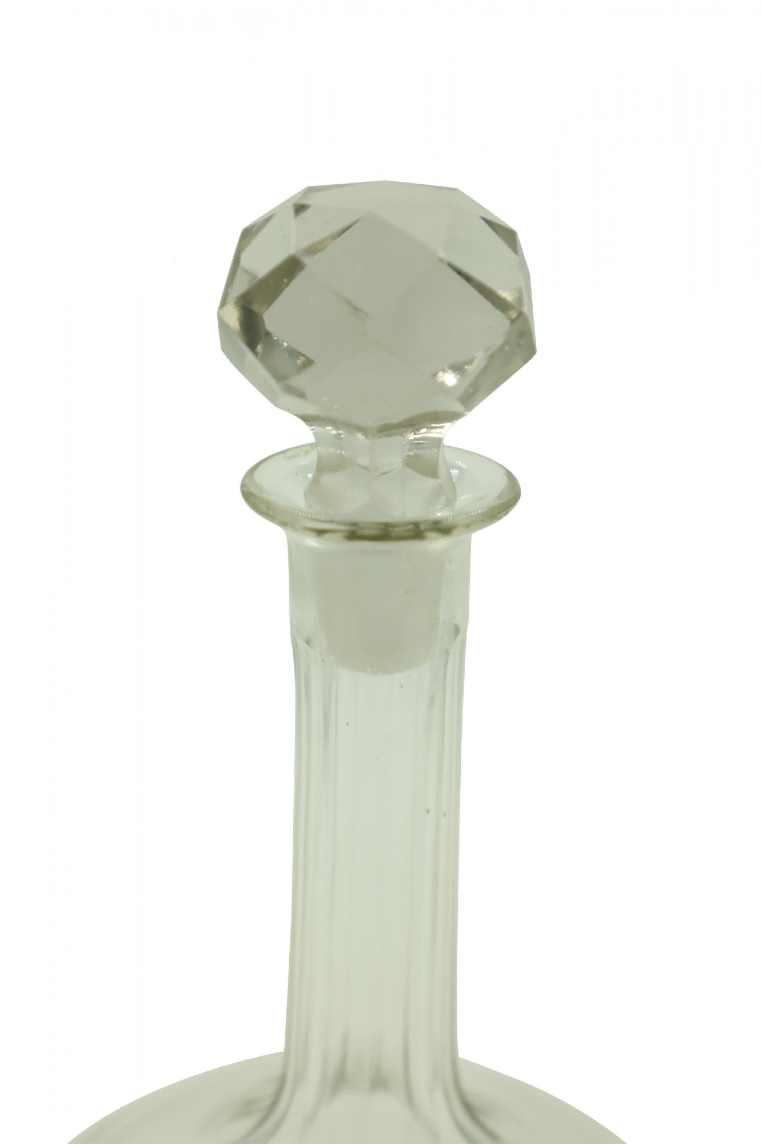 Decantador contemporáneo de vidrio con tapón facetado en forma de calabaza en Bueno estado para la venta en Queens, NY