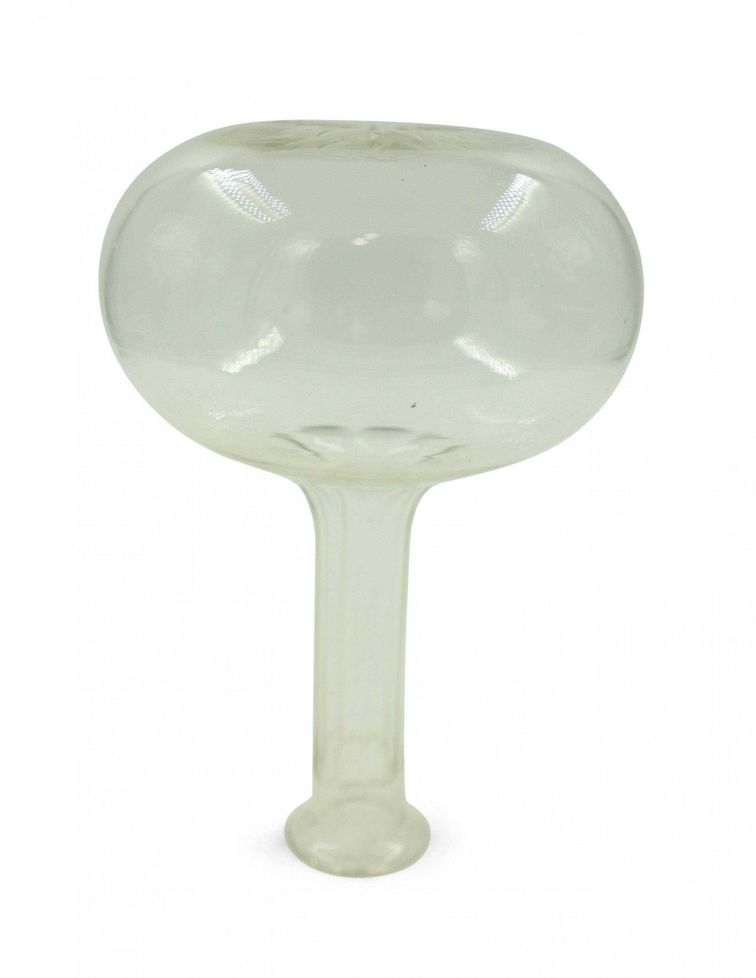 Decantador contemporáneo de vidrio con tapón facetado en forma de calabaza Cristal en venta