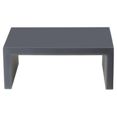 Mesa baja / auxiliar contemporánea de resina degradada en gris by Facture