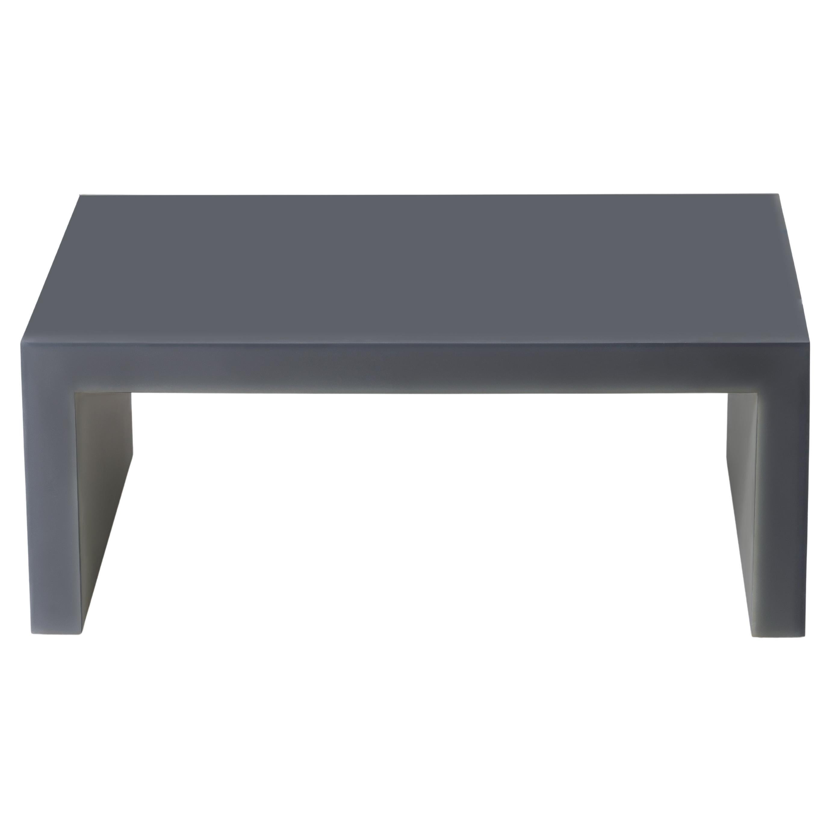 Table basse / table d'appoint contemporaine en résine dégradée grise par Facture en vente