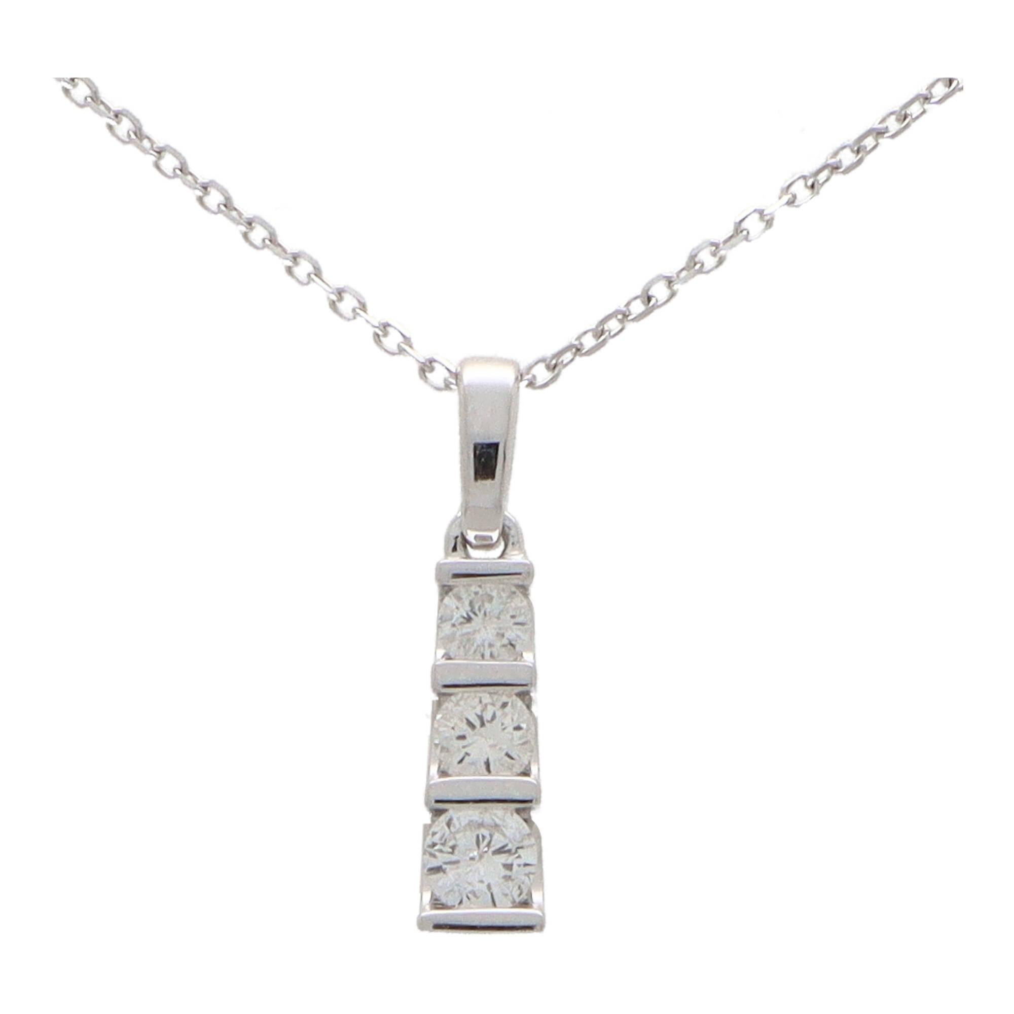 Modern Contemporary Graduating Diamond Pendant Necklace in 14k White Gold For Sale