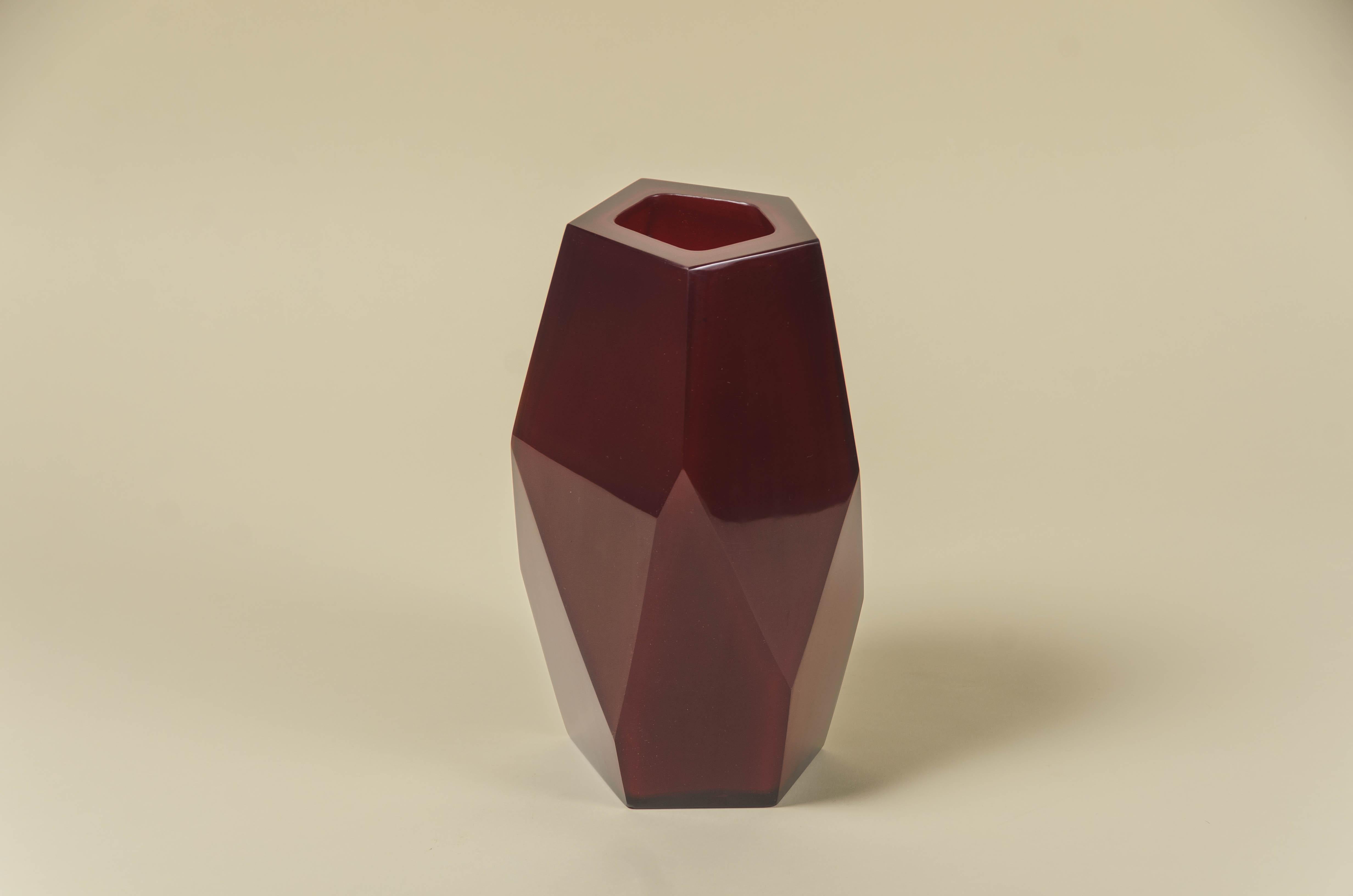 Grand Facet Vase
Raspberry Peking Glass
Hand Blown
Hand Carved
Contemporary 
Limited Edition

Peking glass refers to the high-quality glass art produced by the imperial and 
commercial workshops in Beijing during the Ching Dynasty, China