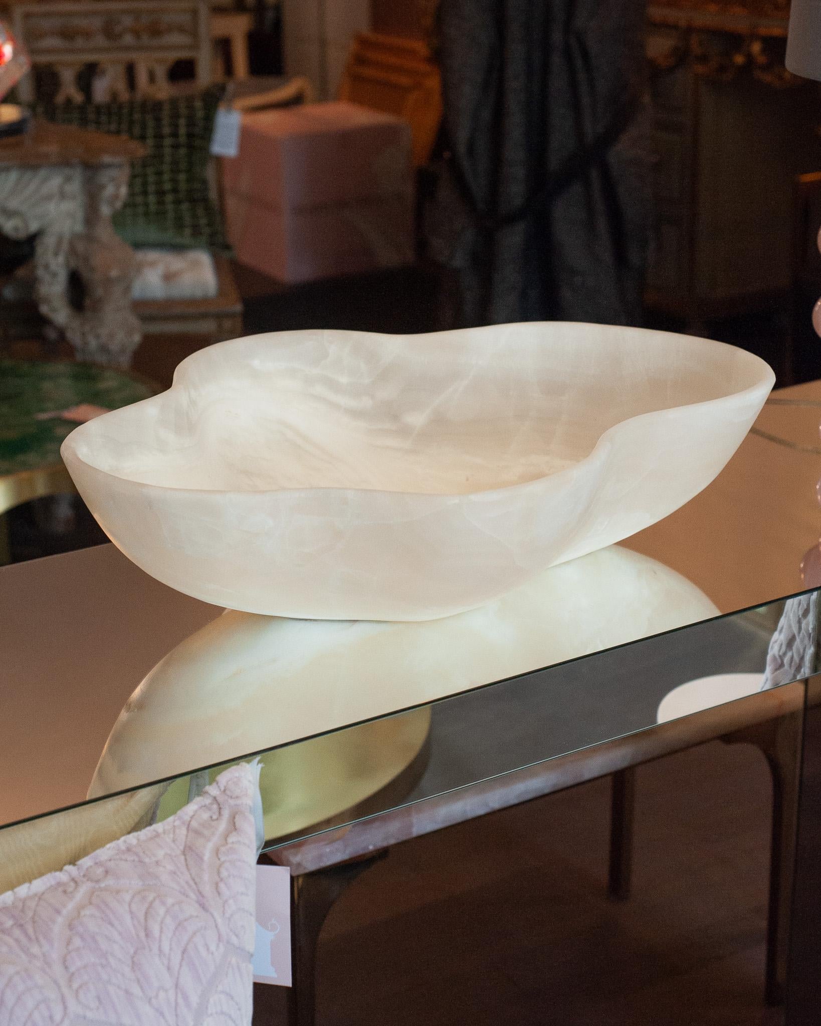 Contemporary Grand Scale Hand Carved Onyx Bowl with Honed Finish In New Condition For Sale In Toronto, ON