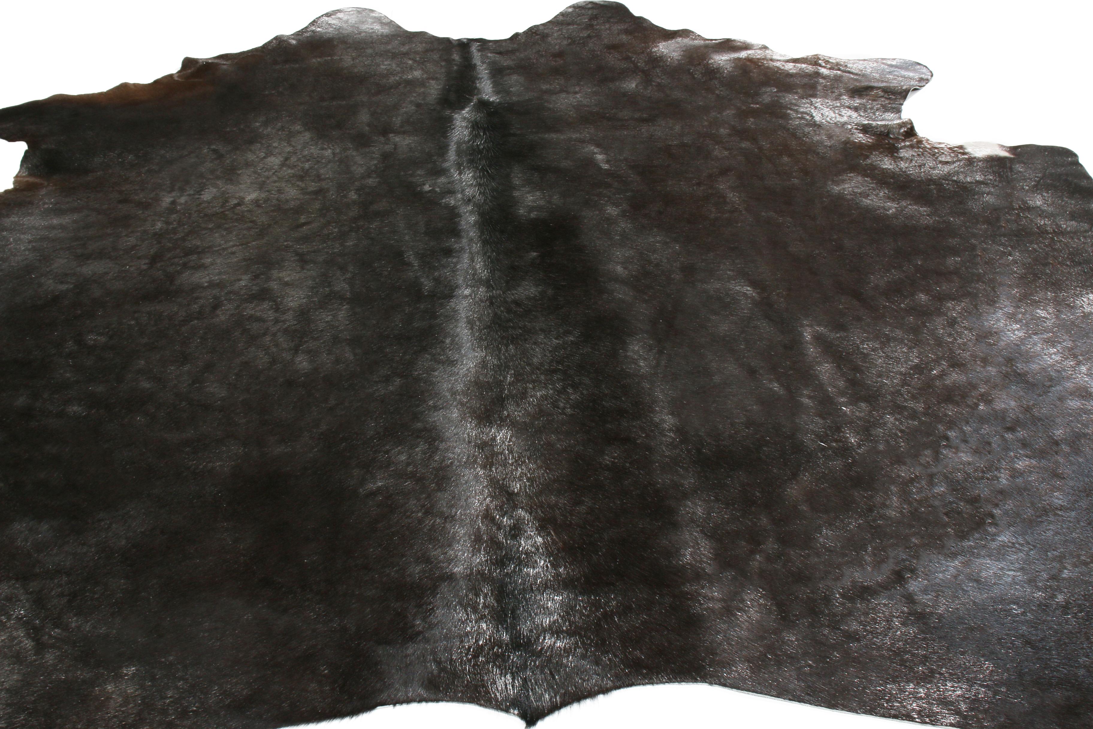 Originating from the United States, this contemporary leather cowhide rug has a natural abrash of gray and black color with white background accents to its hide, a distinguished choice for more luxurious spaces. This tannery maintained the original