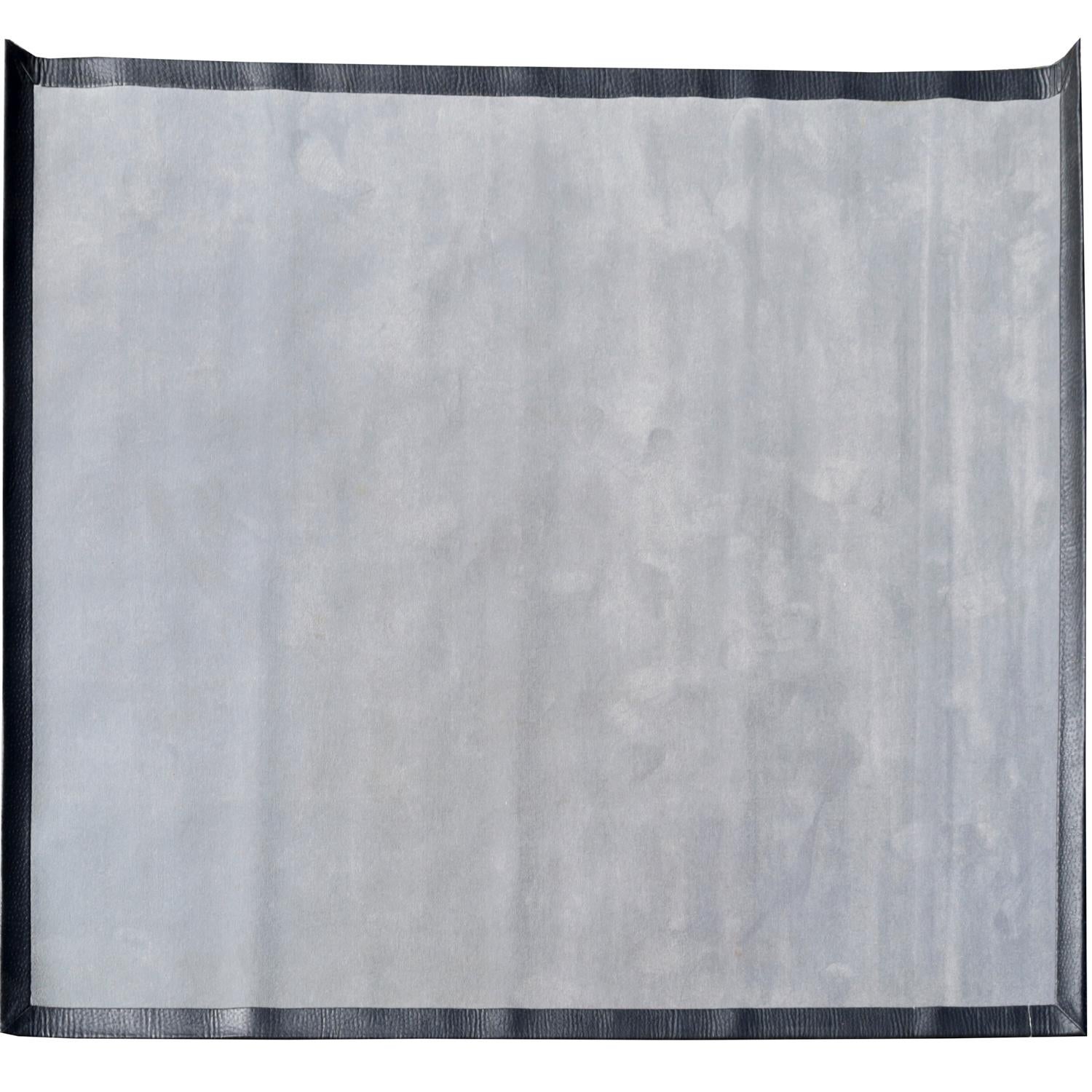 Pelle di struzzo Tappeto Contemporary grigio con bordo in pelle nera goffrata a ostrica, 10' x 8' in vendita
