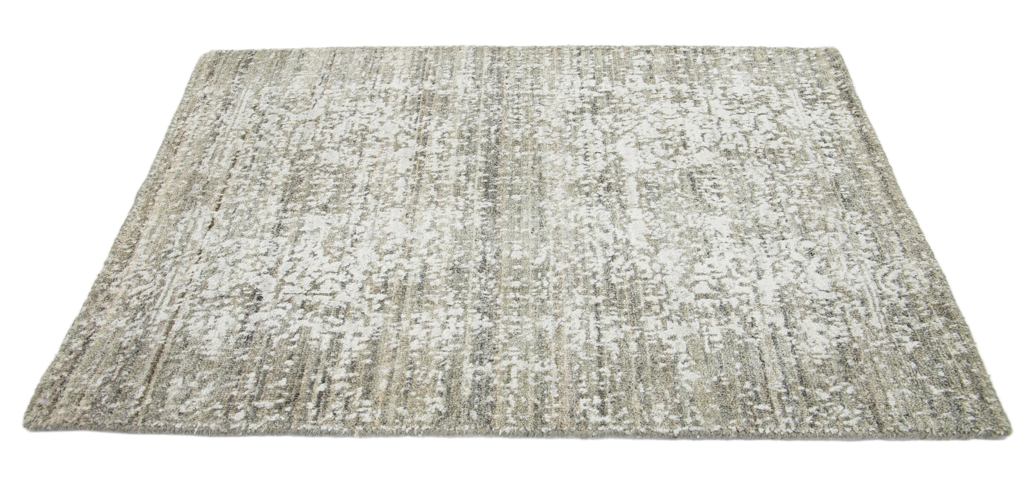 Der moderne Wollteppich von Apadana. Kundenspezifische Größen und Farben auf Bestellung. 

MATERIAL: Wolle 
Techniken: Handgeknüpft
Stil: Modern
Vorlaufzeit: Ca. 15-16 Wochen verfügbar 
Farben: Wie abgebildet, andere individuelle Farben sind