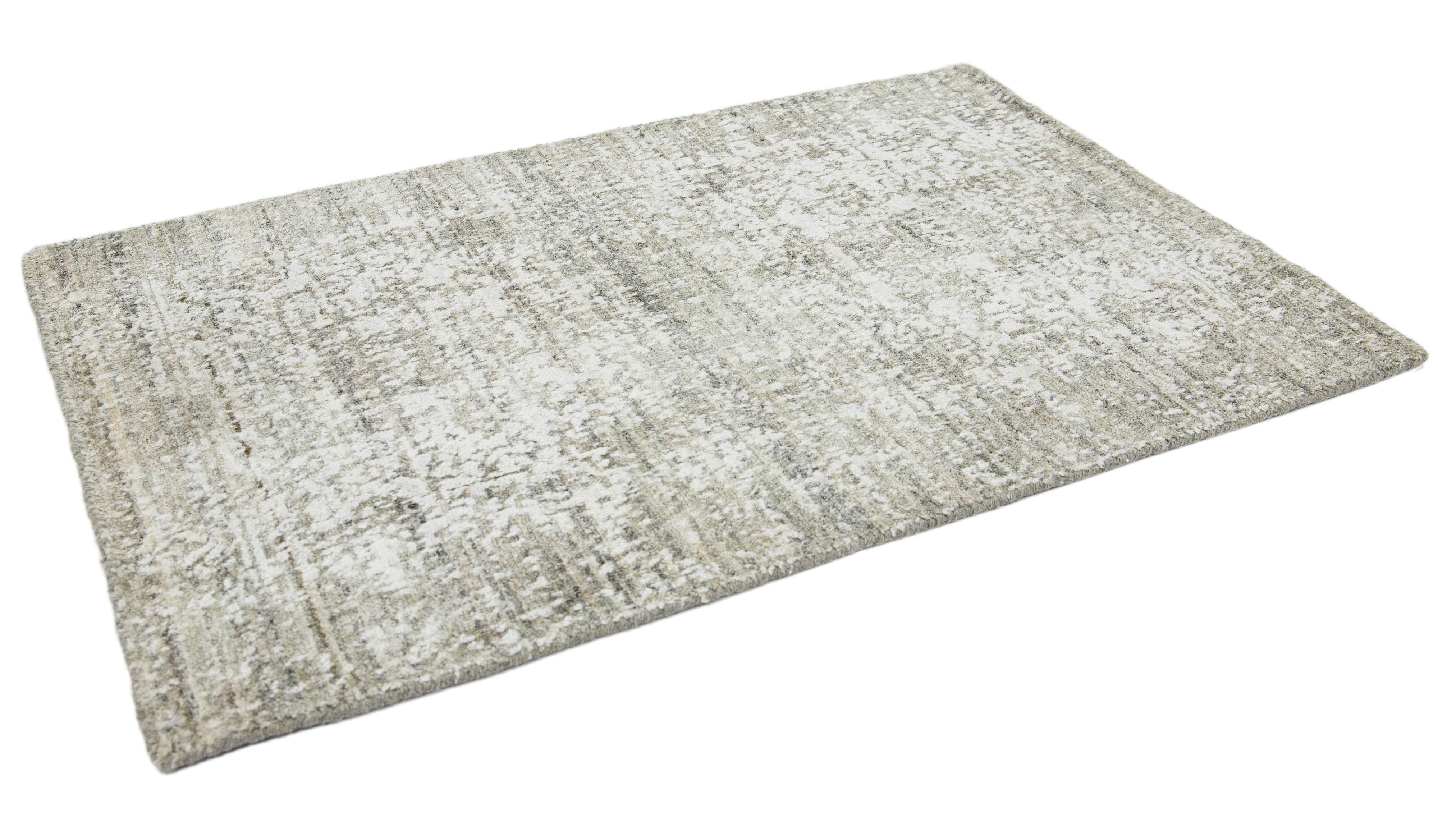 Contemporary Gray Handmade Abstract Custom Wool Rug (Indisch) im Angebot