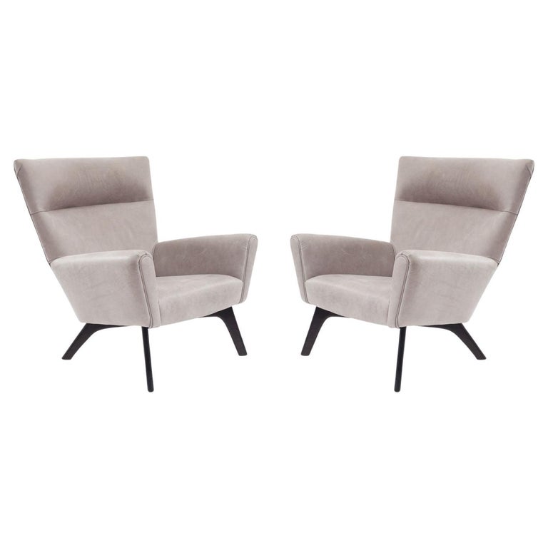 Moderne graue Ledersessel mit Flügellehnen, Design aus den USA des 20. Jahrhunderts im Angebot bei 1stDibs Deutschland