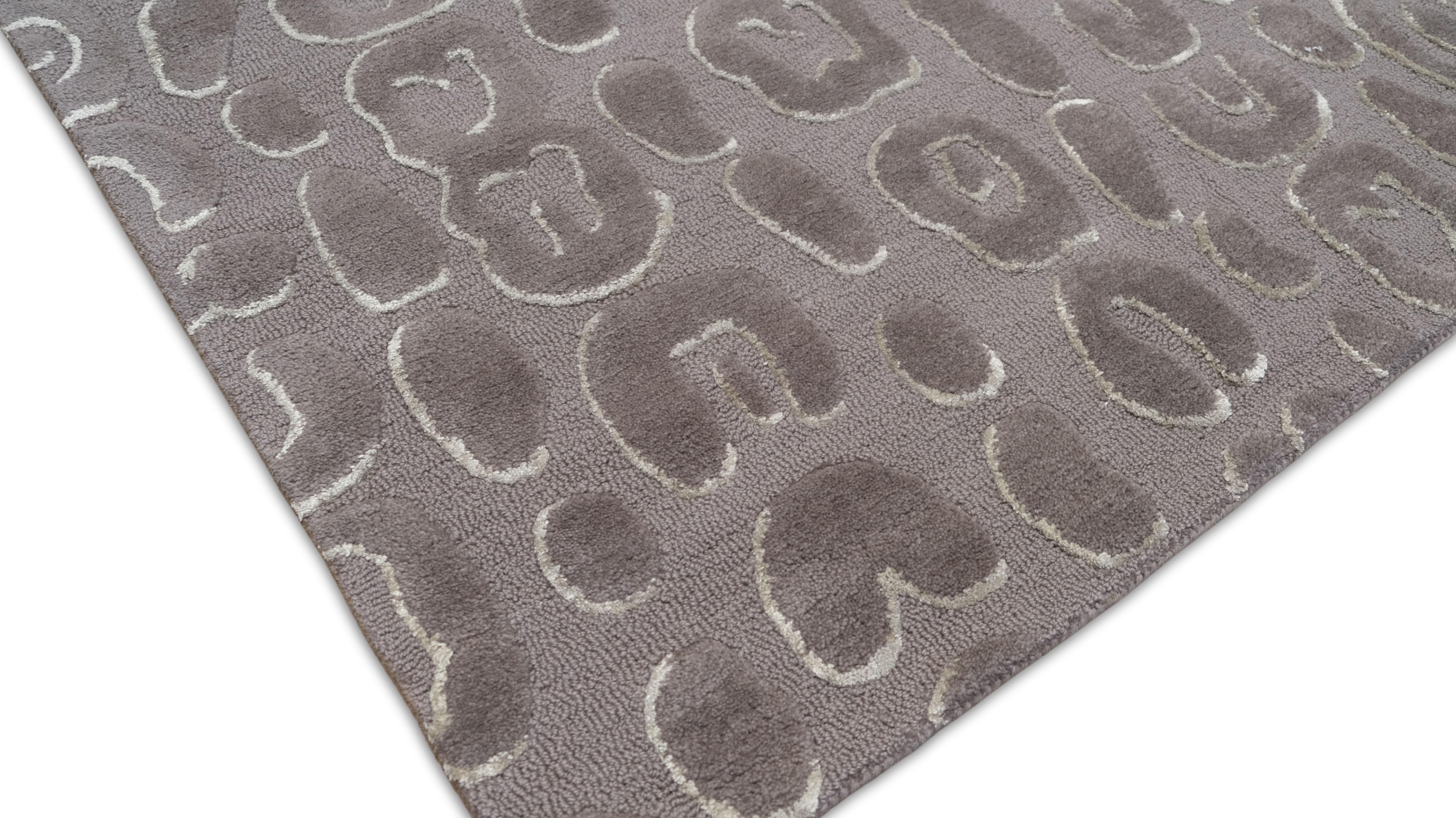 Laine Tapis contemporain en laine grise à motifs de léopard, fait à la main 6'x9'. en vente