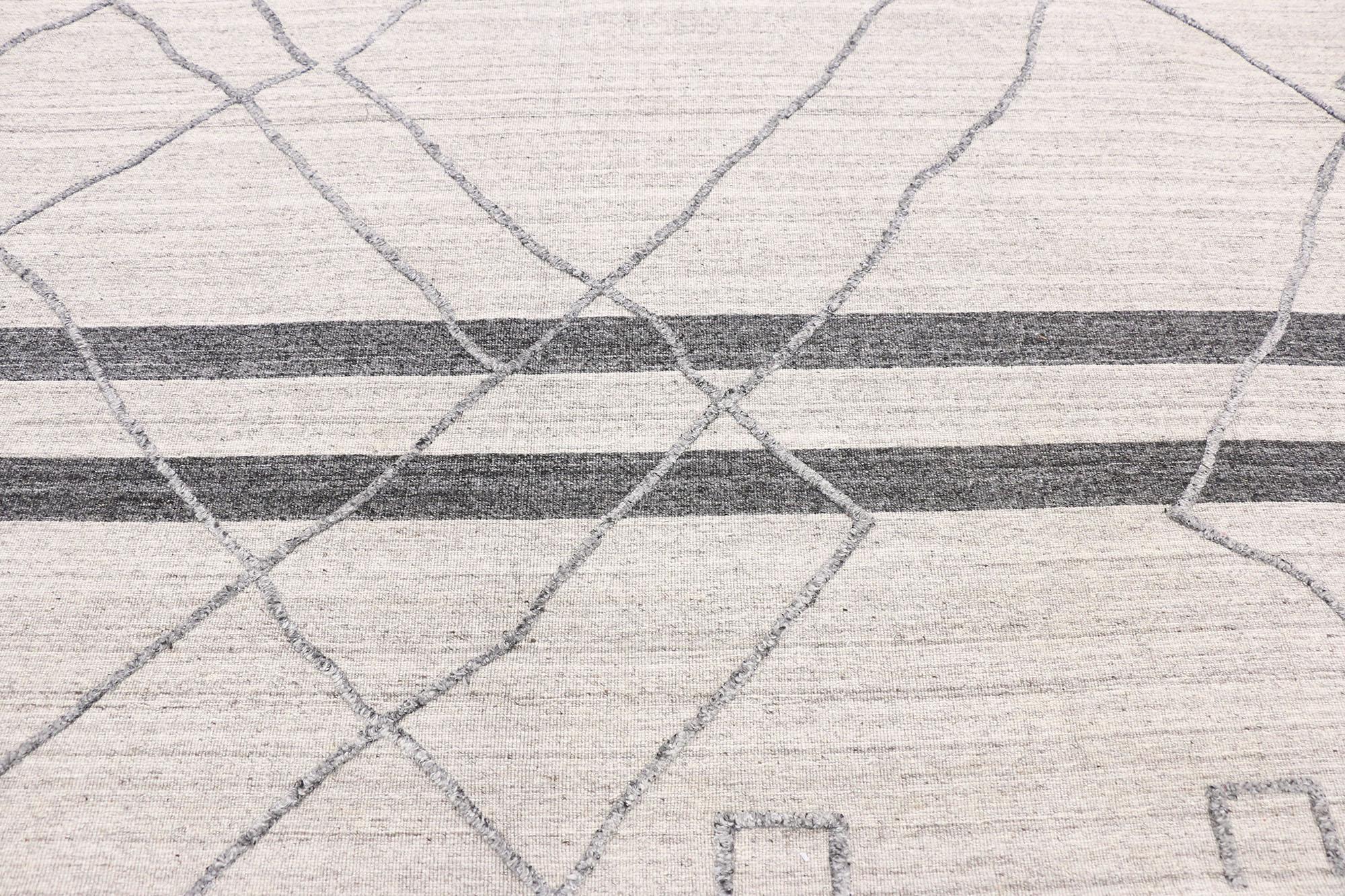 Indien New Contemporary Gray Modern Moroccan Style Area Rug with Raised Design (Tapis de sol contemporain gris moderne de style marocain avec design en relief) en vente
