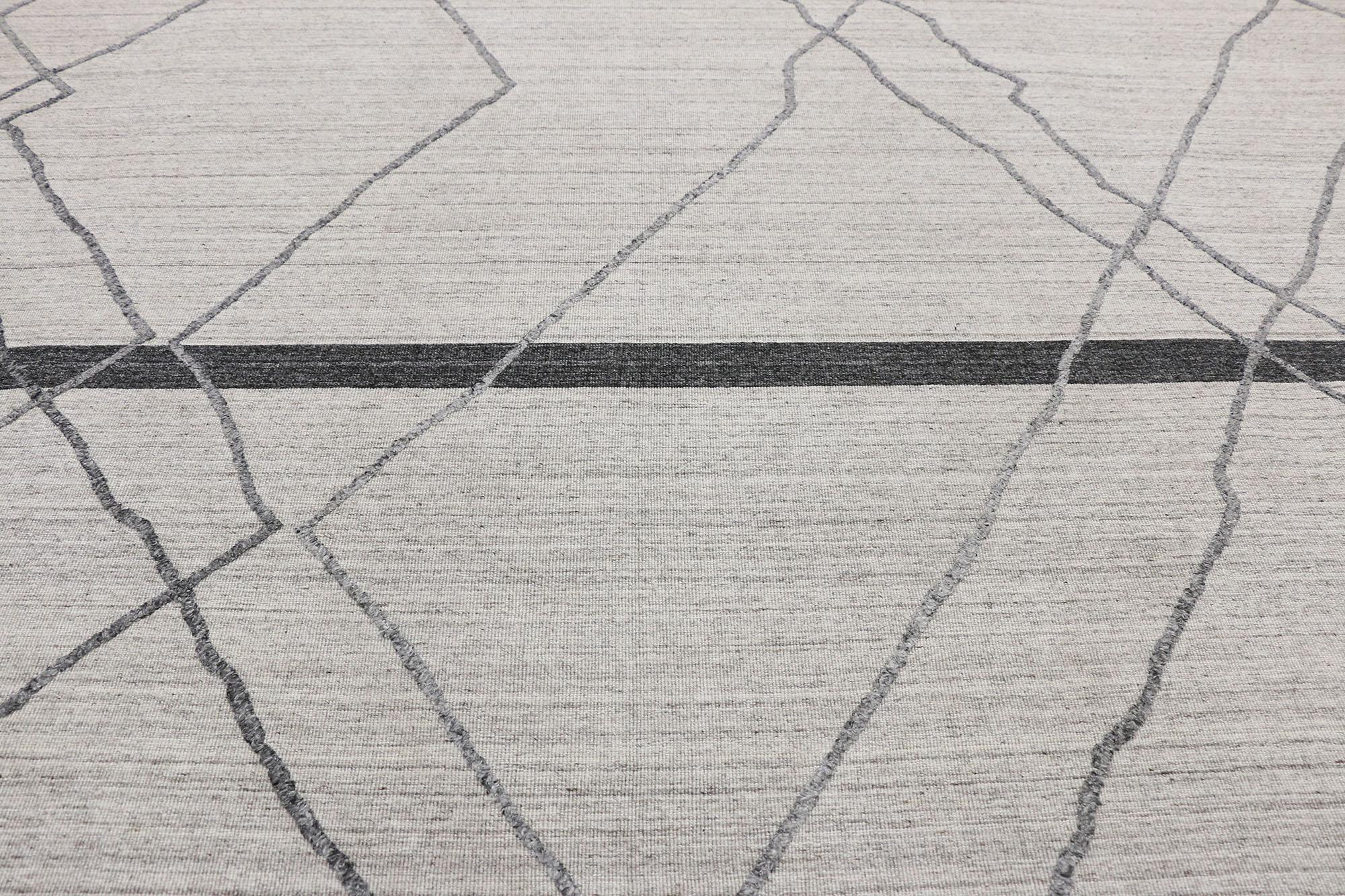 Zeitgenössischer grauer moderner Teppich im marokkanischen Stil mit erhabenem Design (Indisch) im Angebot