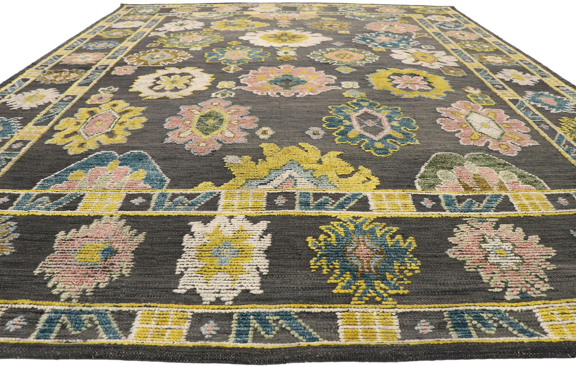 Zeitgenössischer grauer Oushak-Teppich mit erhabenem Design (Indisch) im Angebot