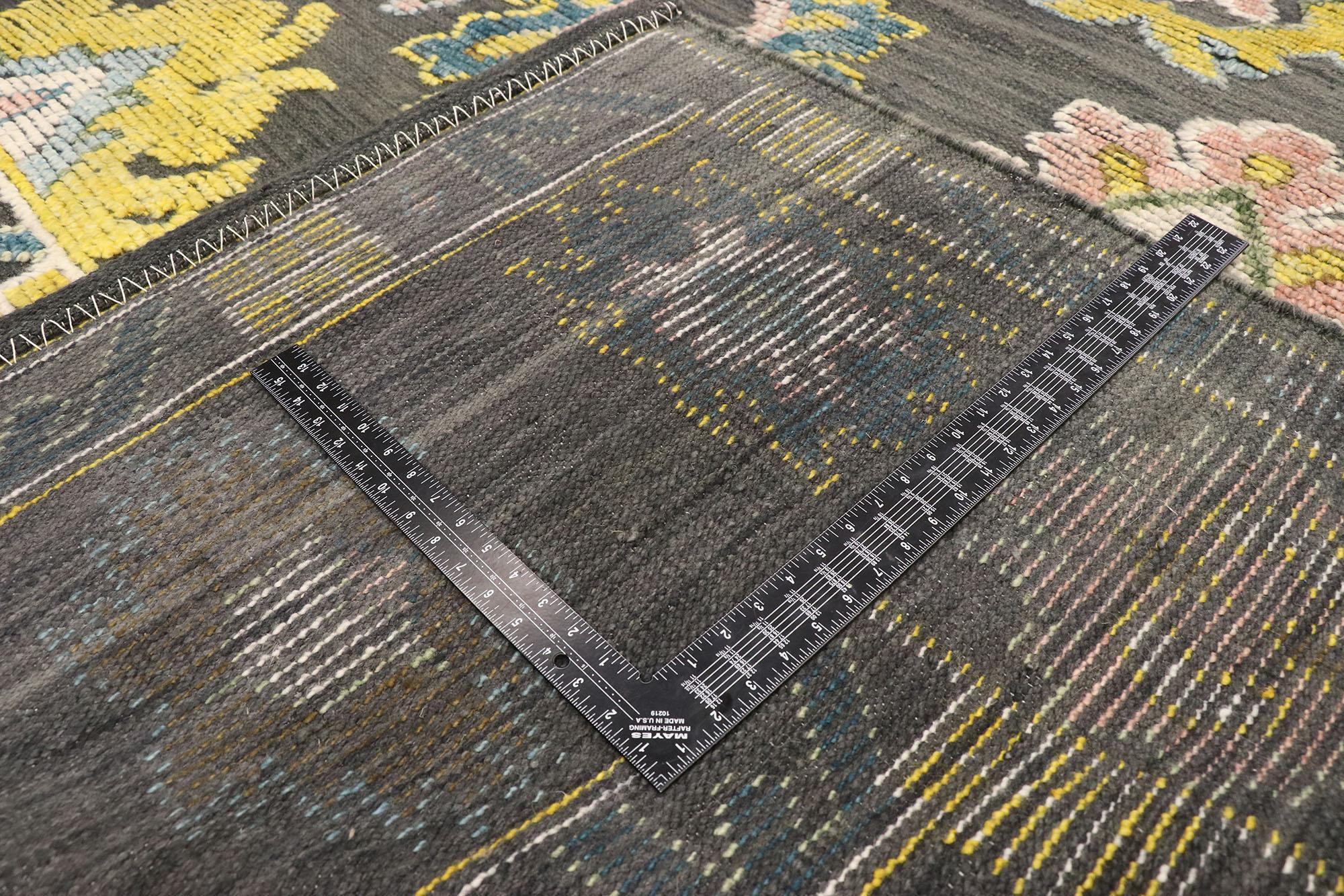 Contemporary Gray Oushak Rug with Raised Design In New Condition For Sale In Dallas, TX