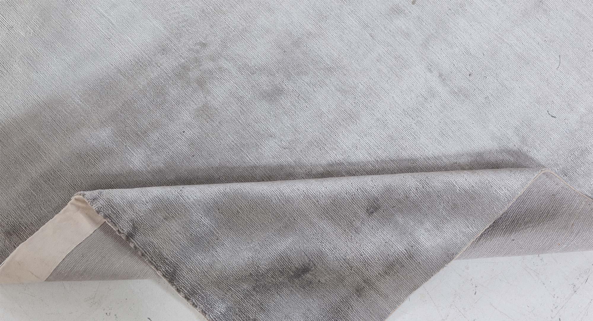 Contemporary Gray Silk Rug
Size: 5'0
