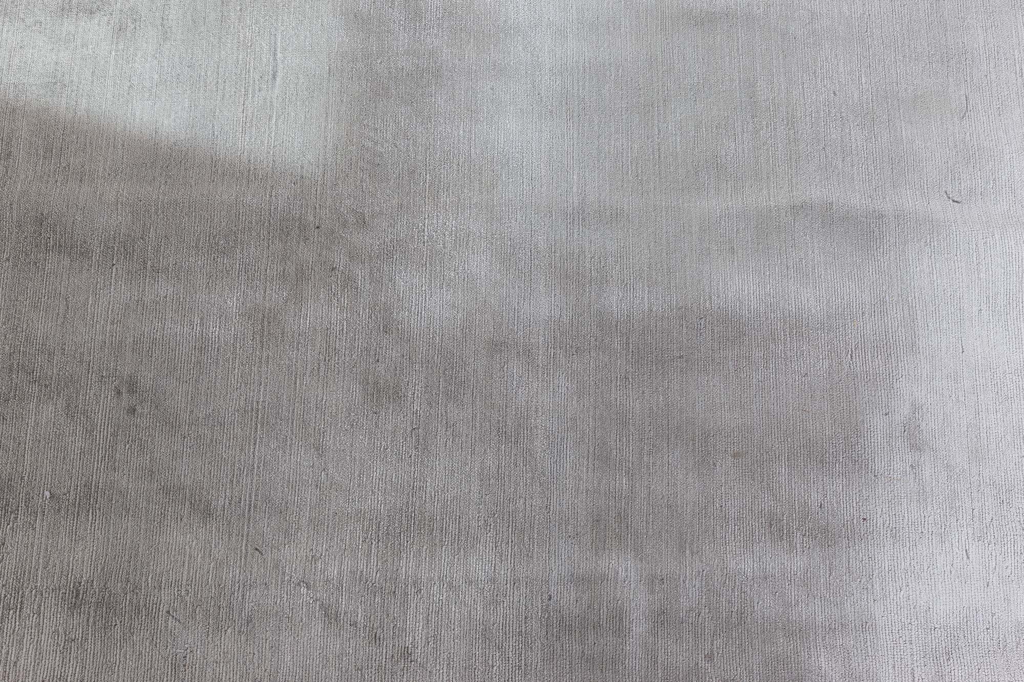 Contemporary Gray Silk Rug In New Condition For Sale In New York, NY