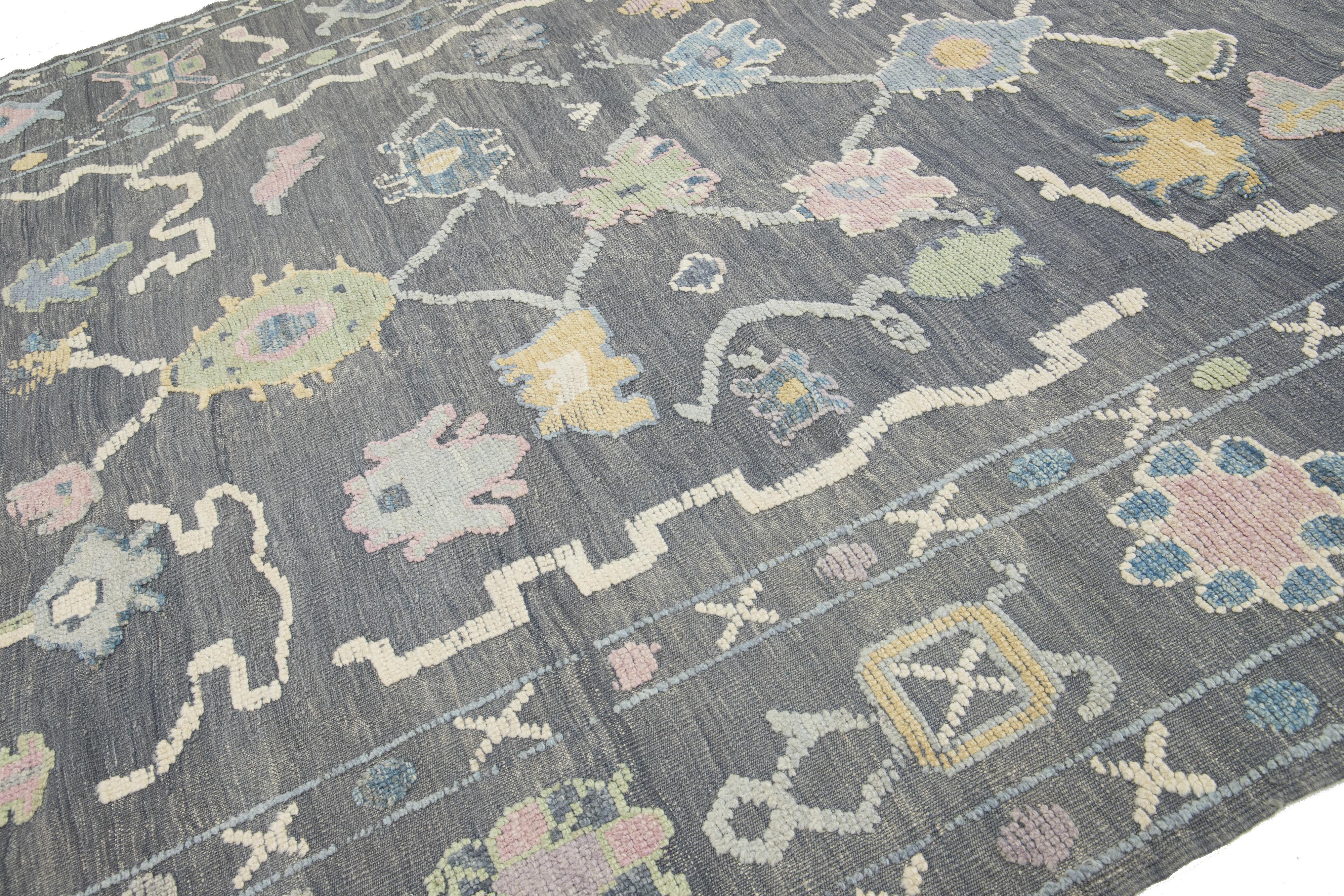 Contemporary Gray Wool Rug Turkish Oushak With Floral Design In New Condition For Sale In Norwalk, CT