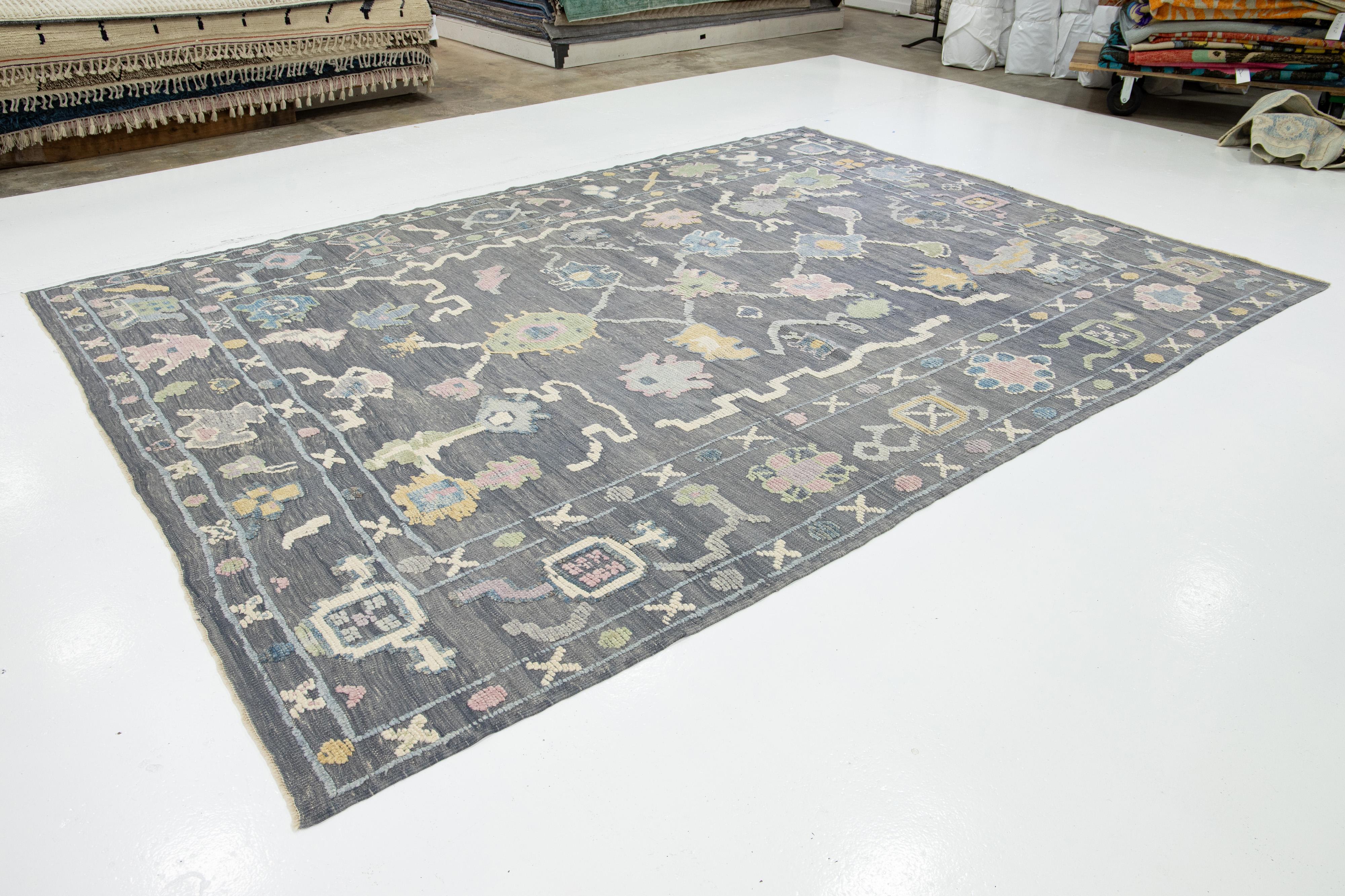 Alfombra Contemporánea De Lana Gris Turca Oushak Con Diseño Floral en Nuevo estado para la venta en Norwalk, CT