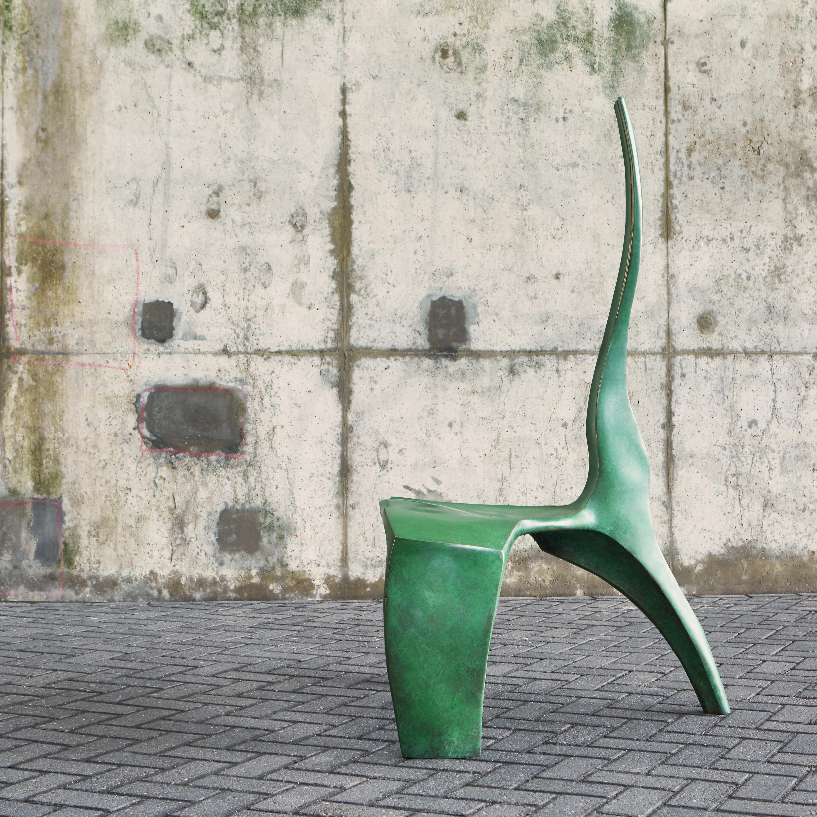 Moulage Chaise contemporaine, verte et unique en son genre, en bronze moulé, en forme de dragon, par Alun Heslop en vente