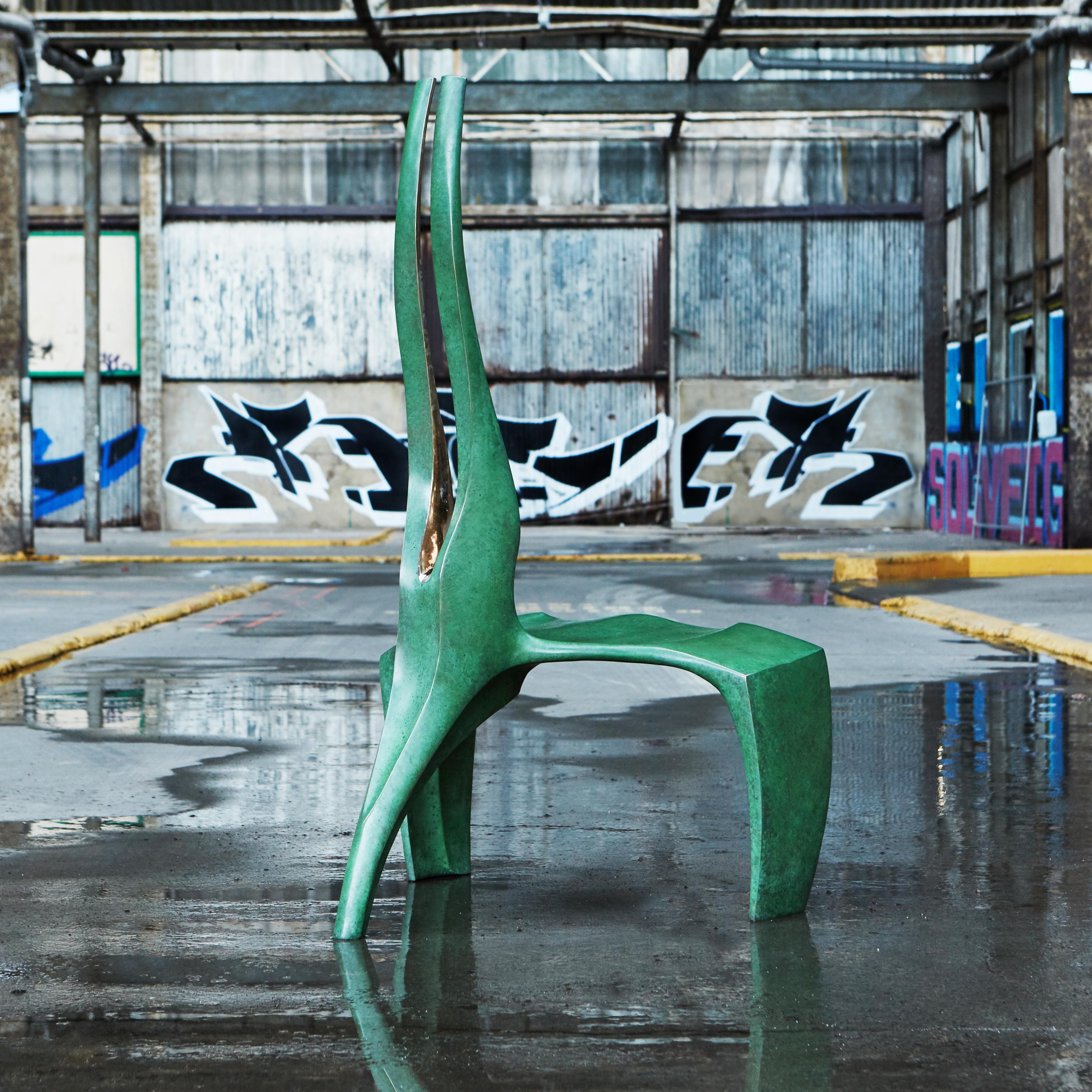 Chaise contemporaine, verte et unique en son genre, en bronze moulé, en forme de dragon, par Alun Heslop en vente 2