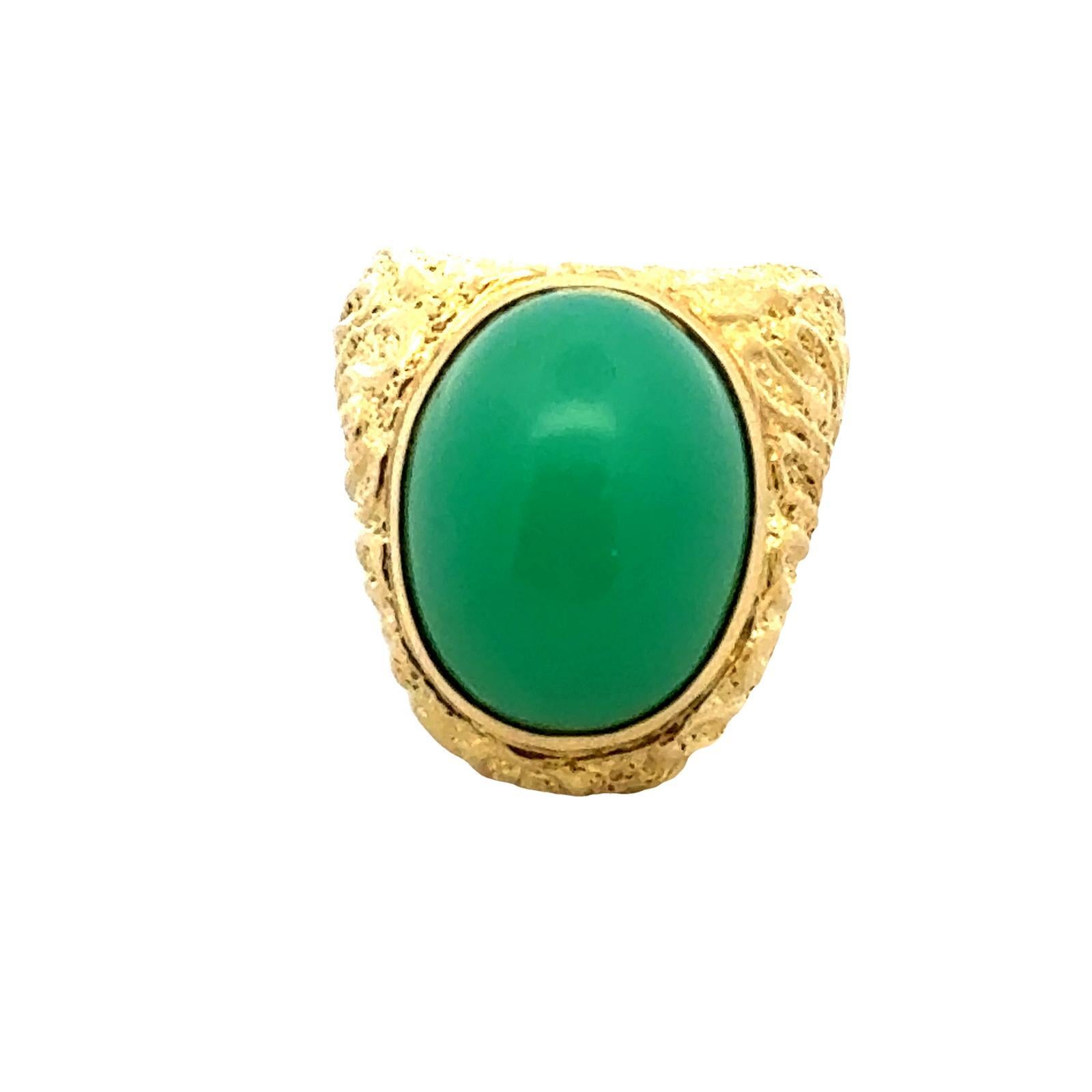 Contemporary Green Chrysophase 18 Karat Yellow Gold Ring Signed Gregory For Sale 2