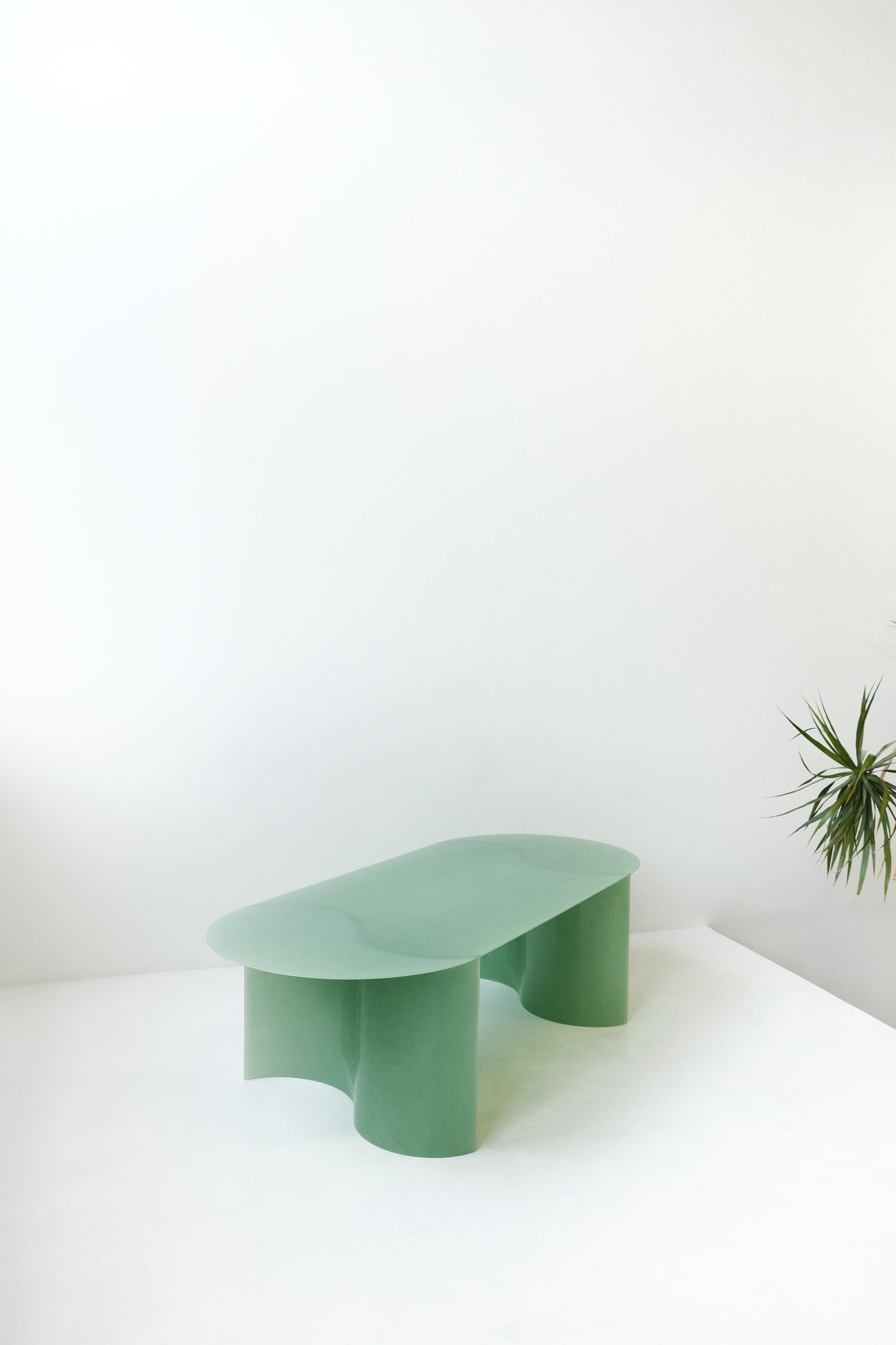 Néerlandais Table basse contemporaine en fibre de verre verte, New Wave Big, par Lukas Cober en vente