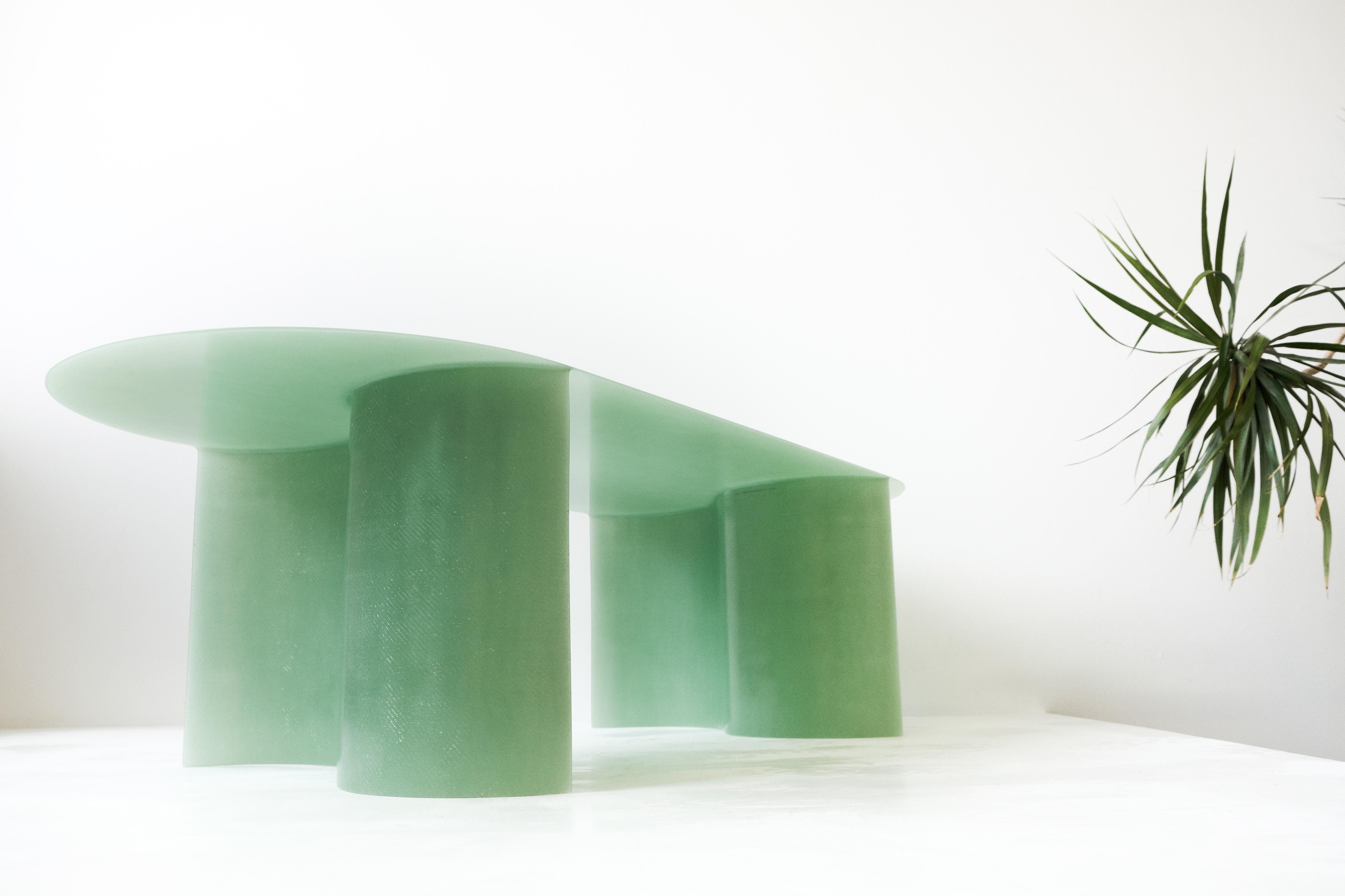 XXIe siècle et contemporain Table basse contemporaine en fibre de verre verte, New Wave Big, par Lukas Cober en vente